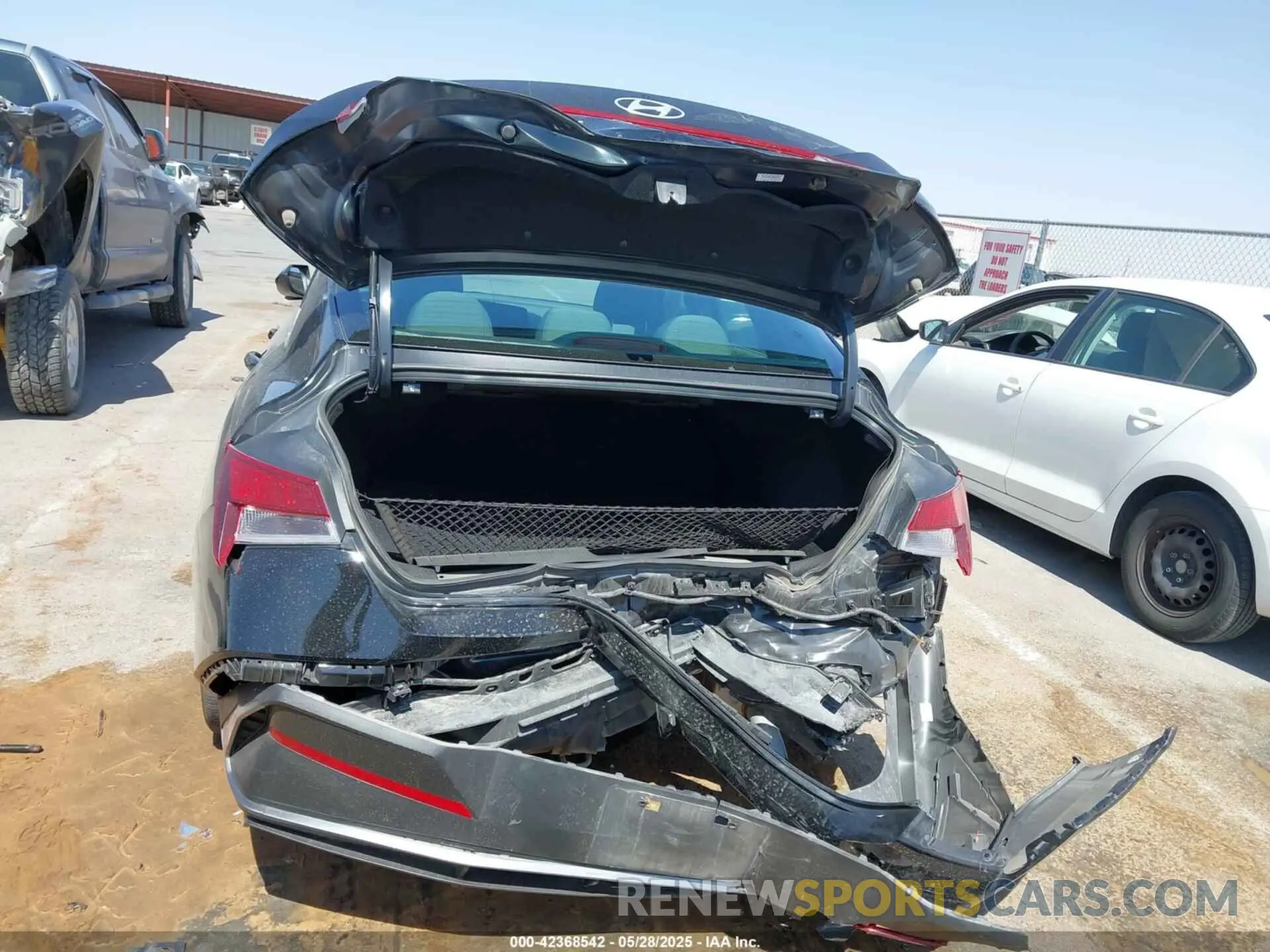 16 Photograph of a damaged car KMHLM4DG1RU852326 HYUNDAI ELANTRA 2024