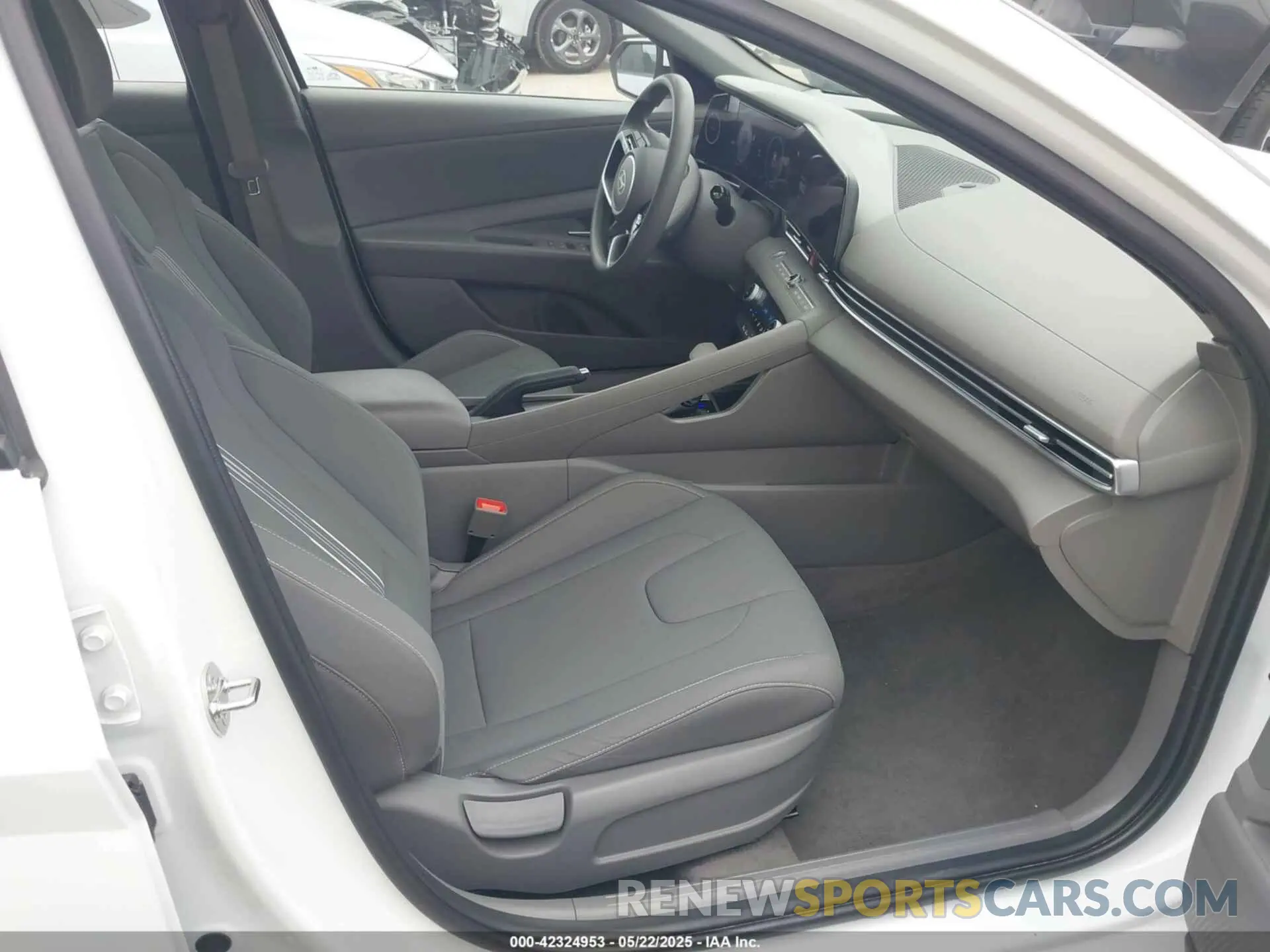 5 Photograph of a damaged car KMHLM4DG2RU648103 HYUNDAI ELANTRA 2024