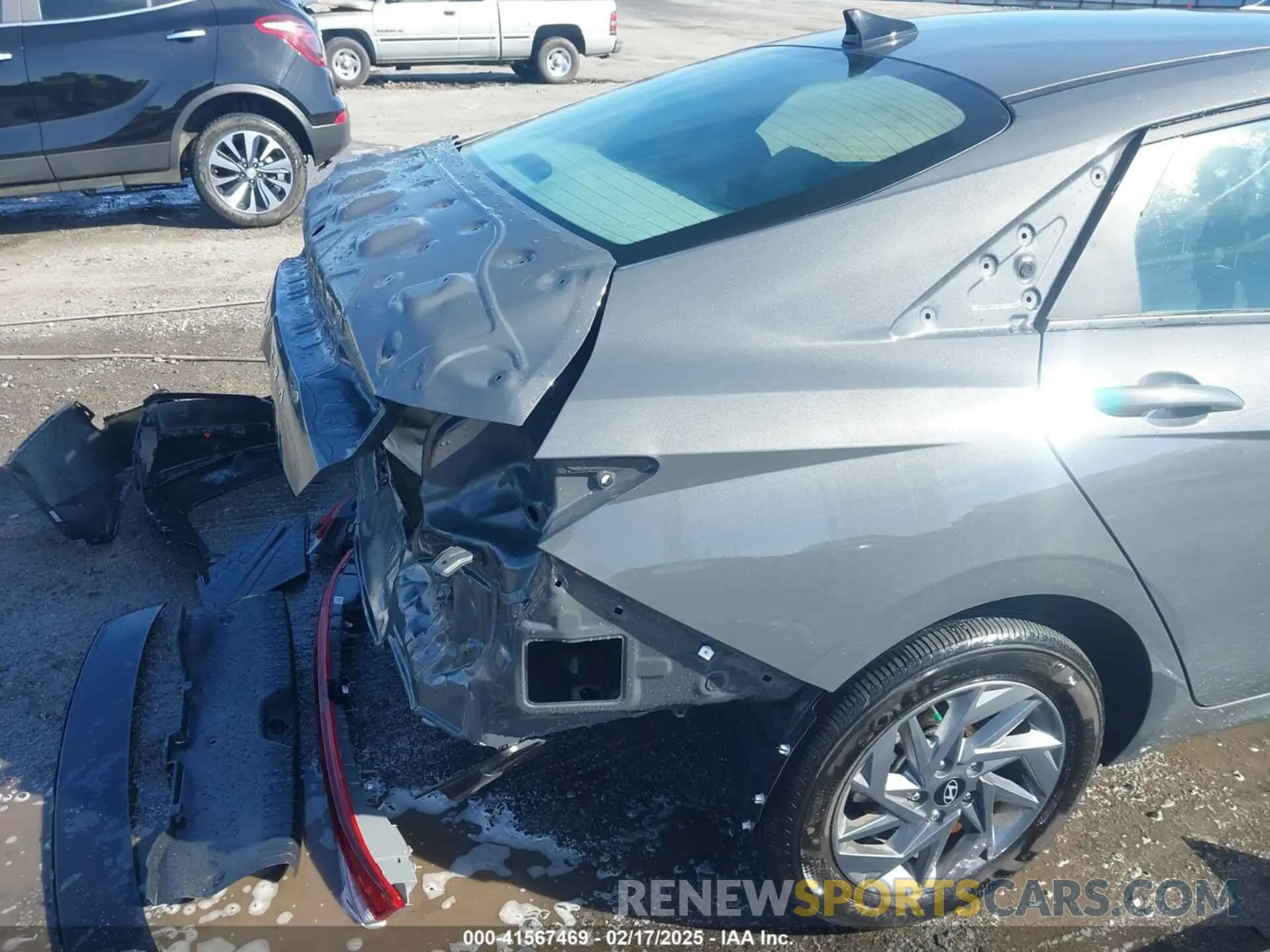 18 Photograph of a damaged car KMHLM4DG2RU735841 HYUNDAI ELANTRA 2024