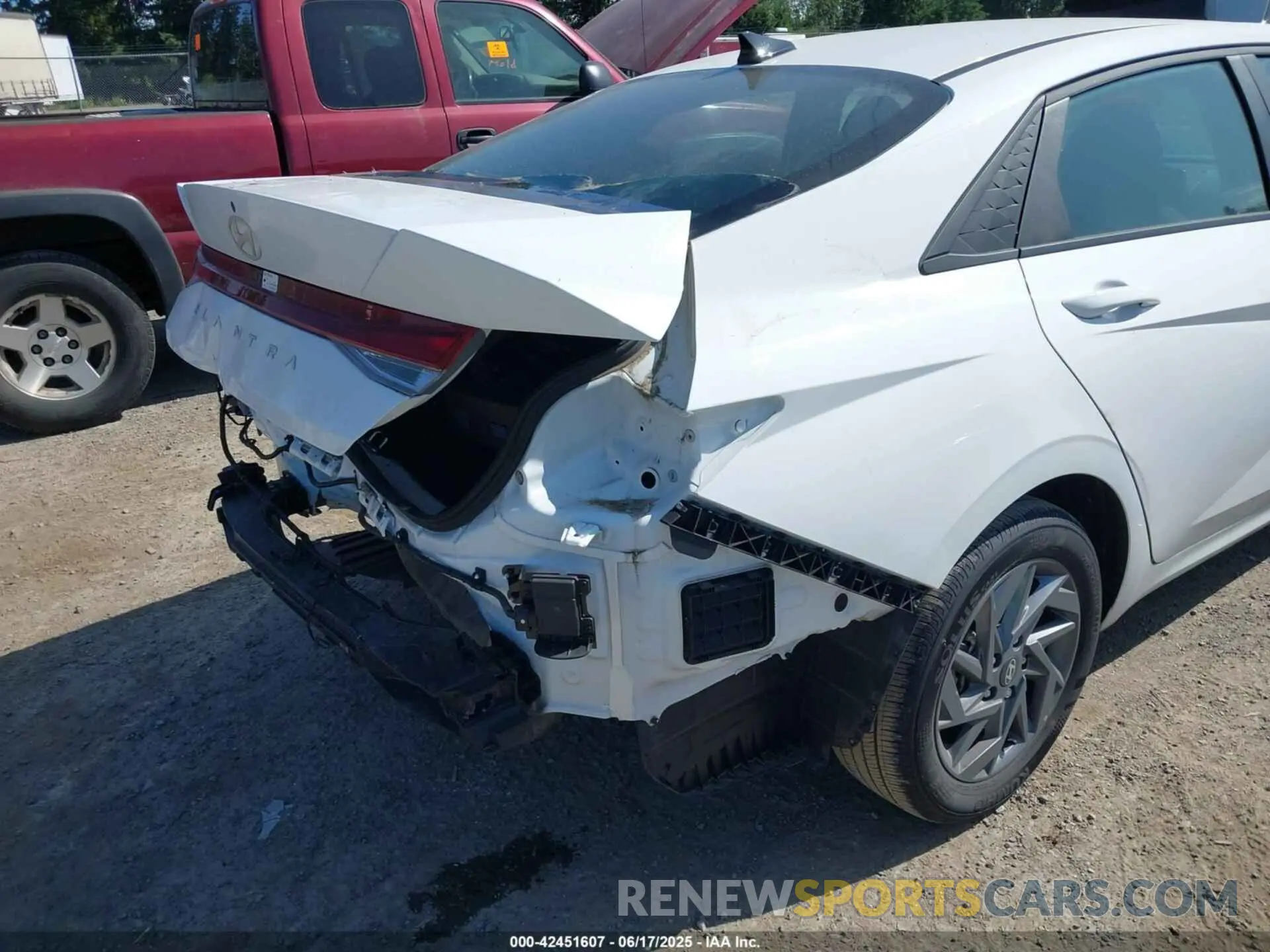 20 Photograph of a damaged car KMHLM4DG4RU694158 HYUNDAI ELANTRA 2024
