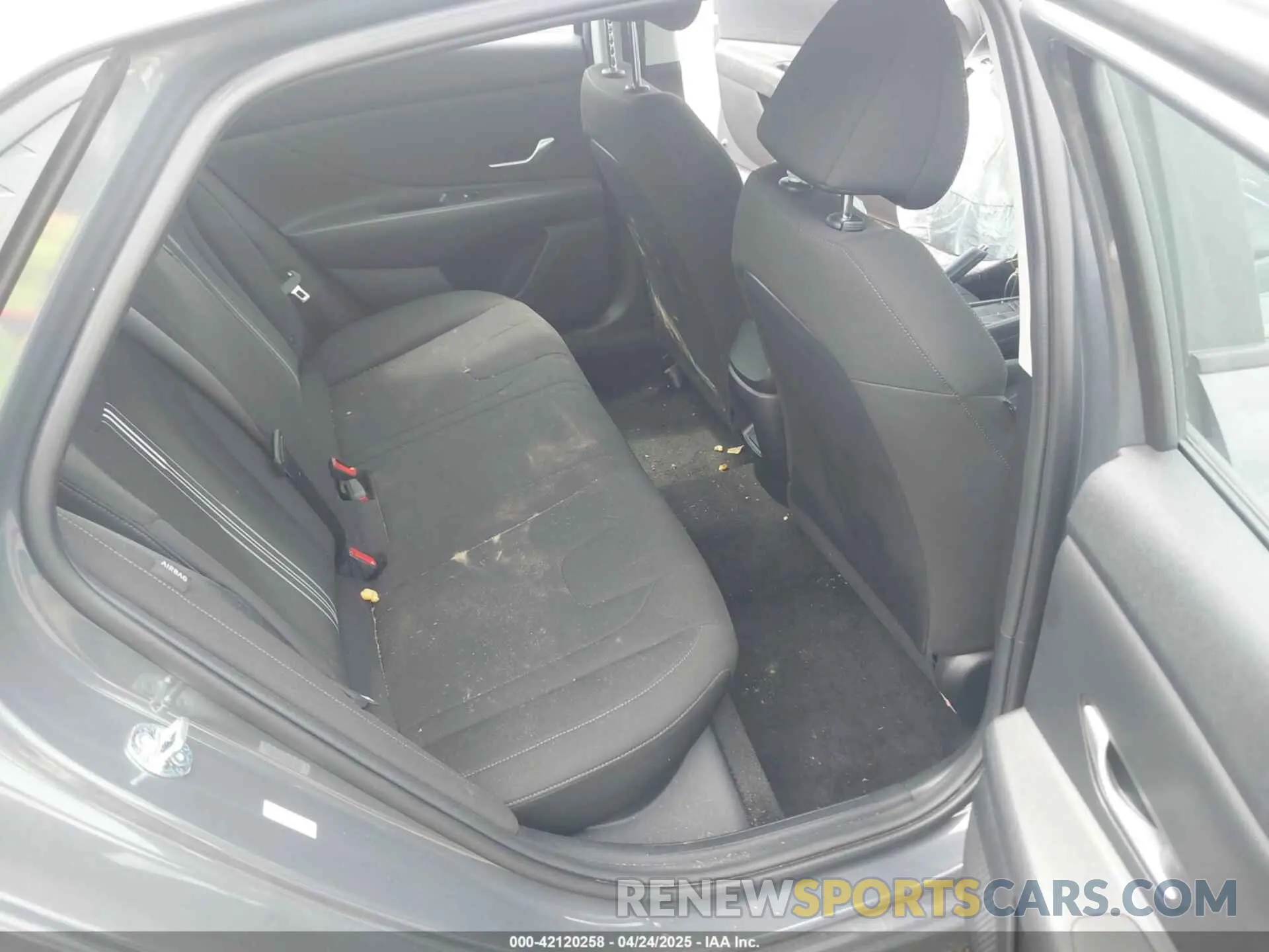 8 Photograph of a damaged car KMHLM4DG5RU843919 HYUNDAI ELANTRA 2024