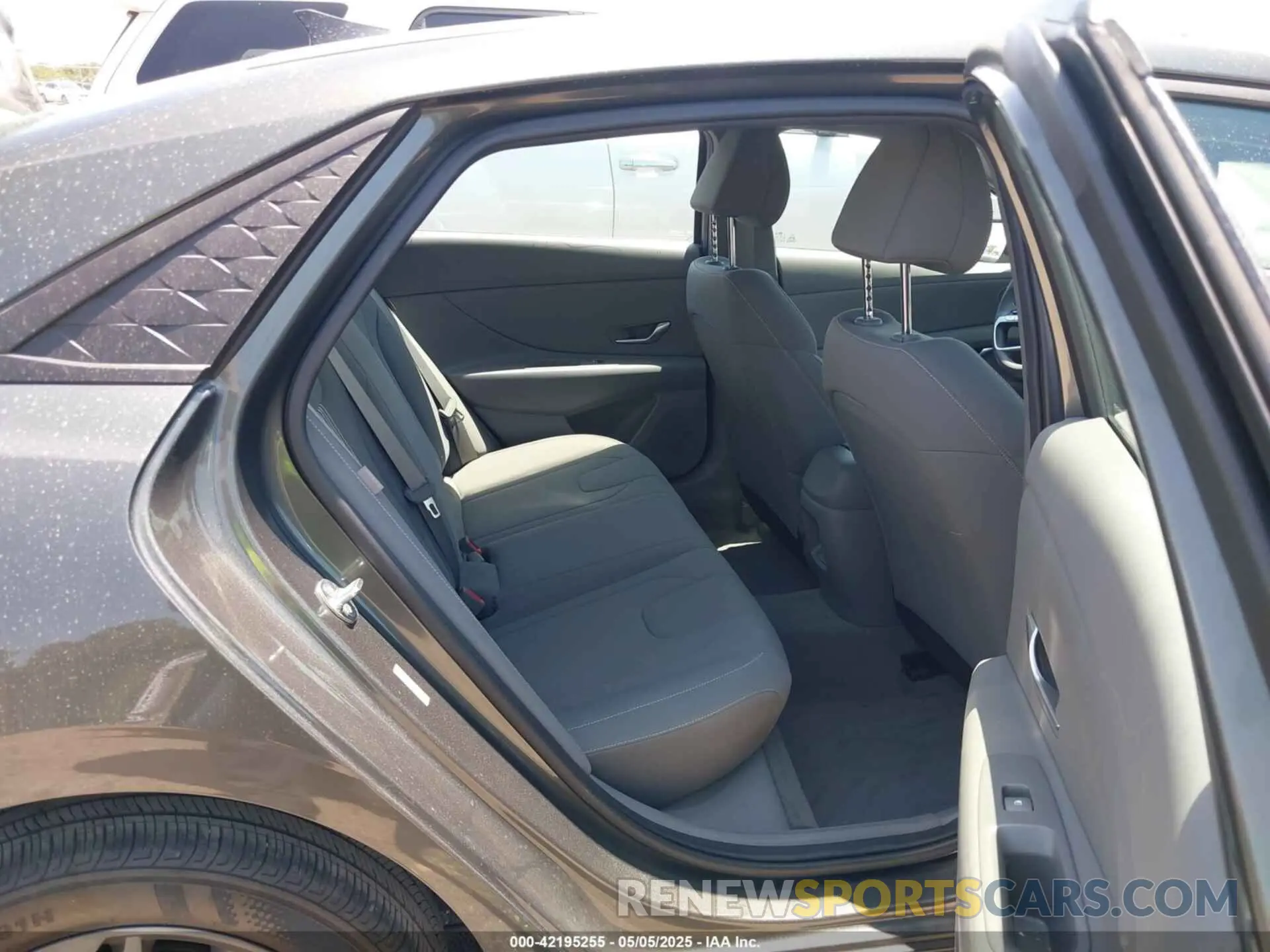 8 Photograph of a damaged car KMHLM4DG7RU660585 HYUNDAI ELANTRA 2024