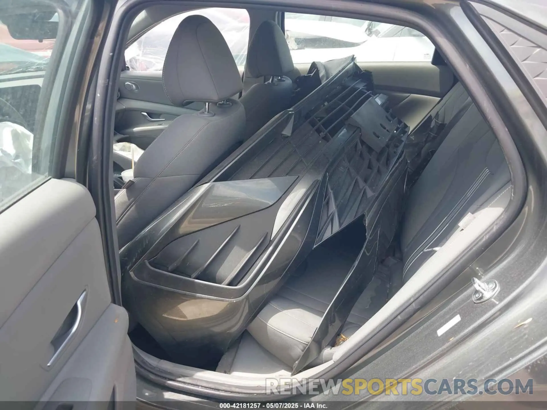 8 Photograph of a damaged car KMHLM4DG8RU810526 HYUNDAI ELANTRA 2024