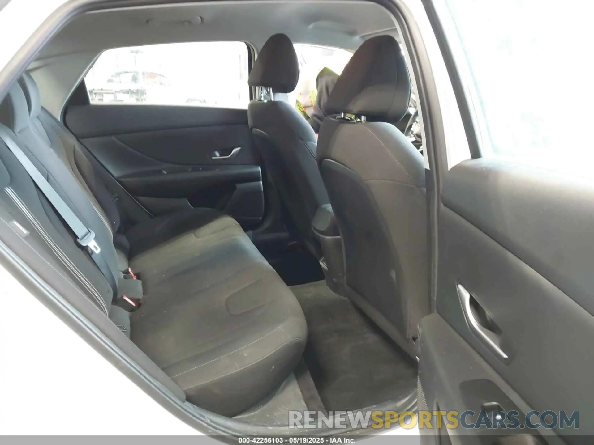 8 Photograph of a damaged car KMHLM4DG9RU639379 HYUNDAI ELANTRA 2024