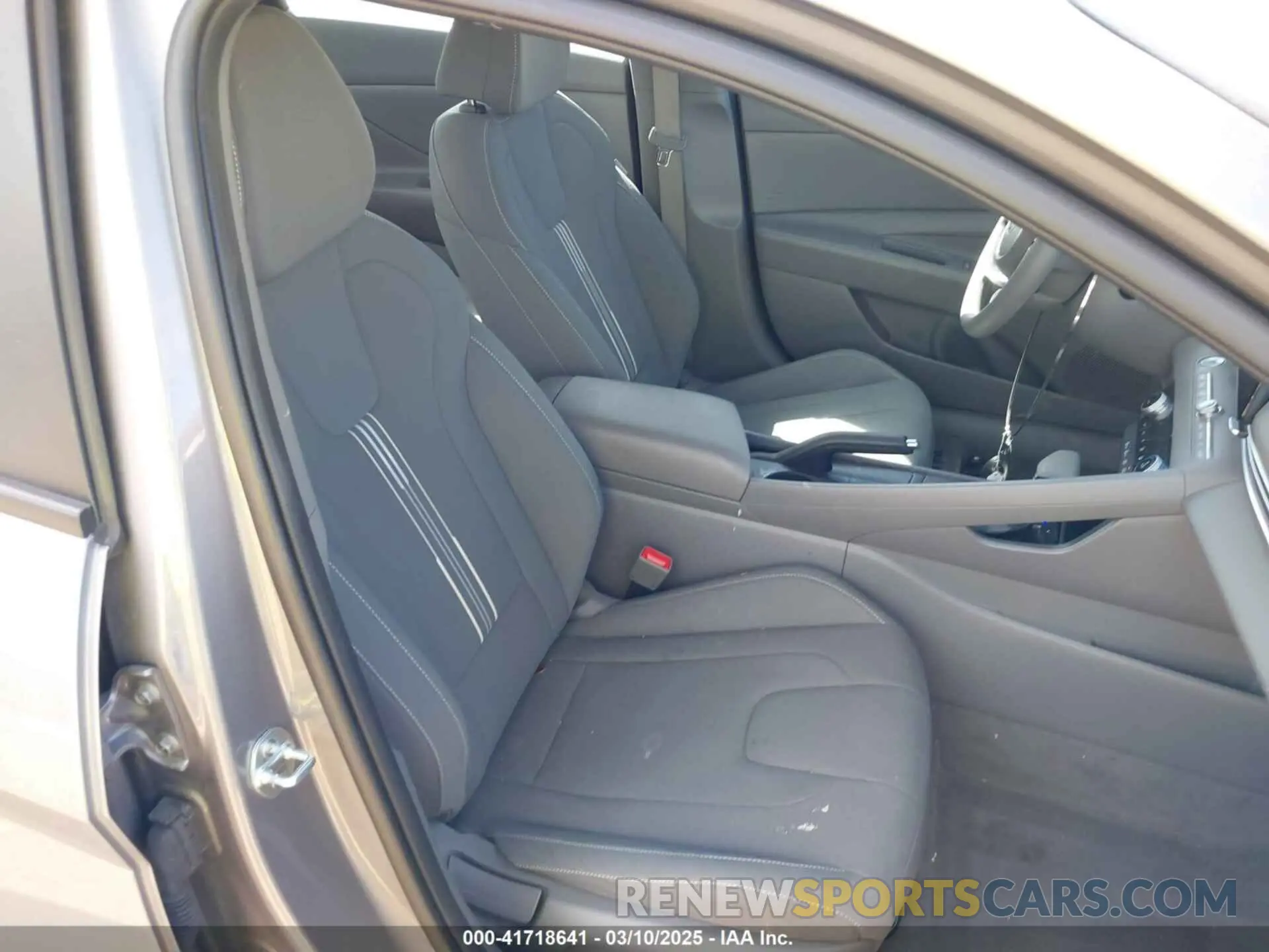 5 Photograph of a damaged car KMHLM4DG9RU692244 HYUNDAI ELANTRA 2024
