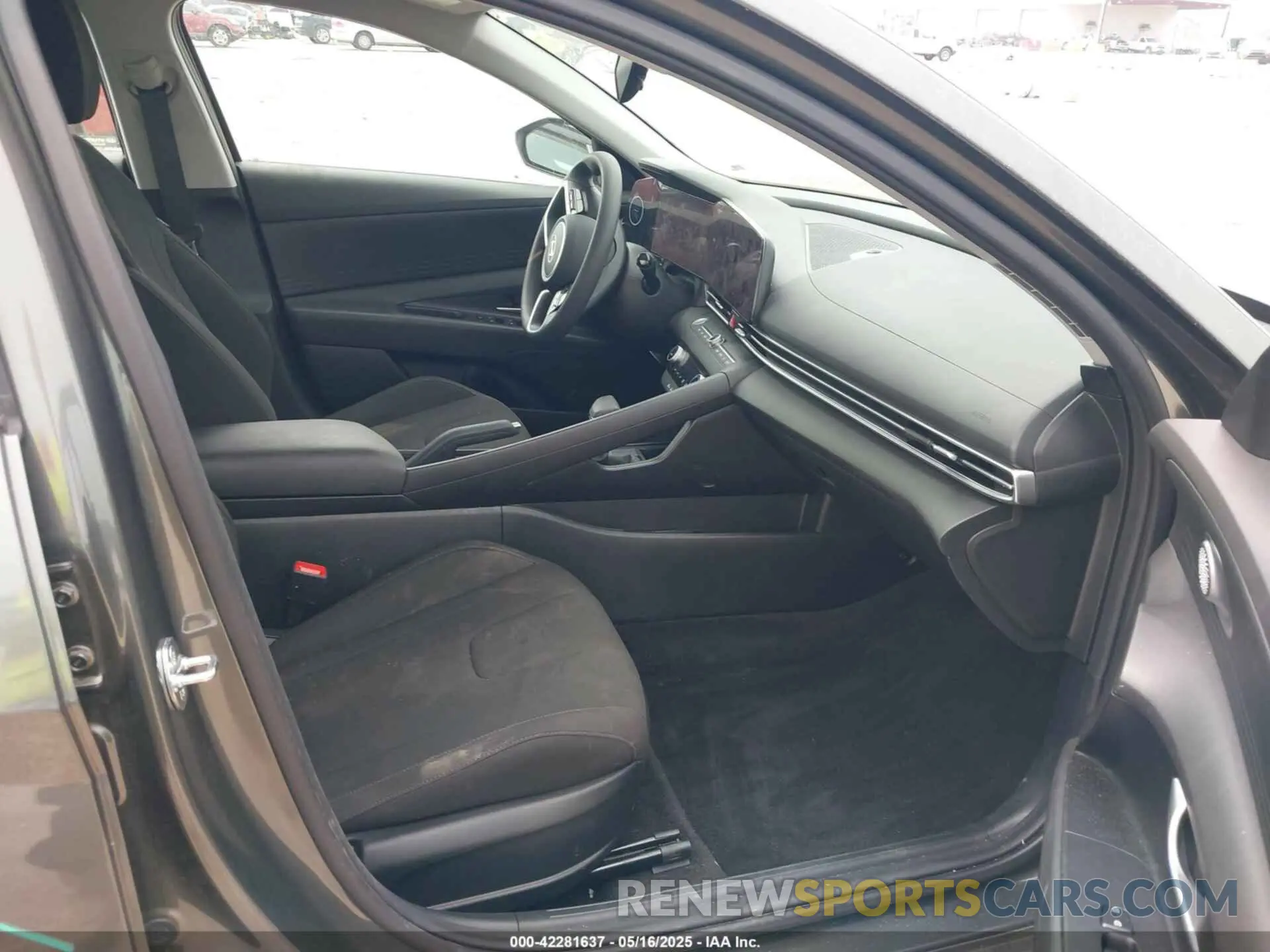 5 Photograph of a damaged car KMHLM4DG9RU831918 HYUNDAI ELANTRA 2024