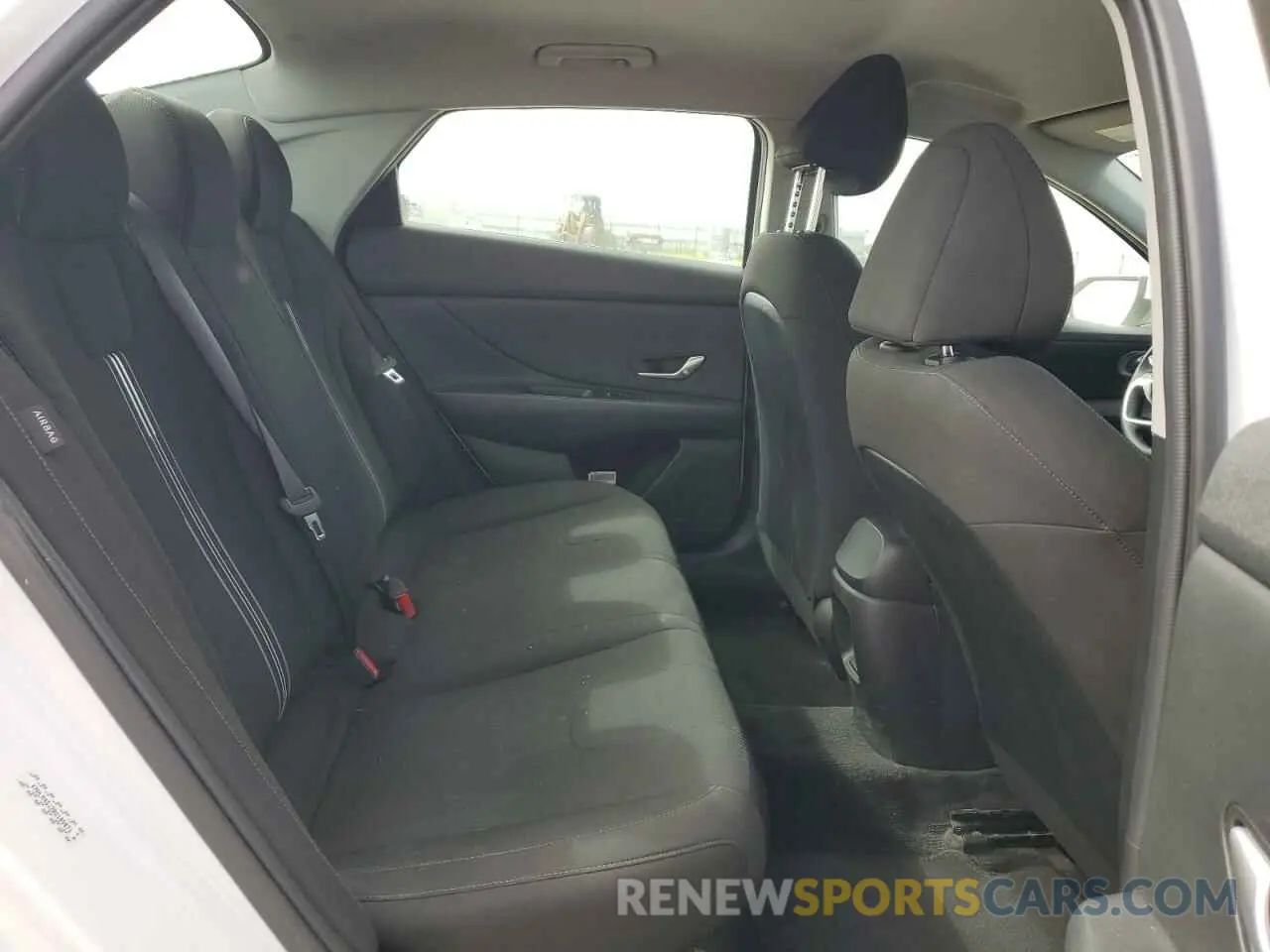 10 Photograph of a damaged car KMHLM4DJ2RU105071 HYUNDAI ELANTRA 2024