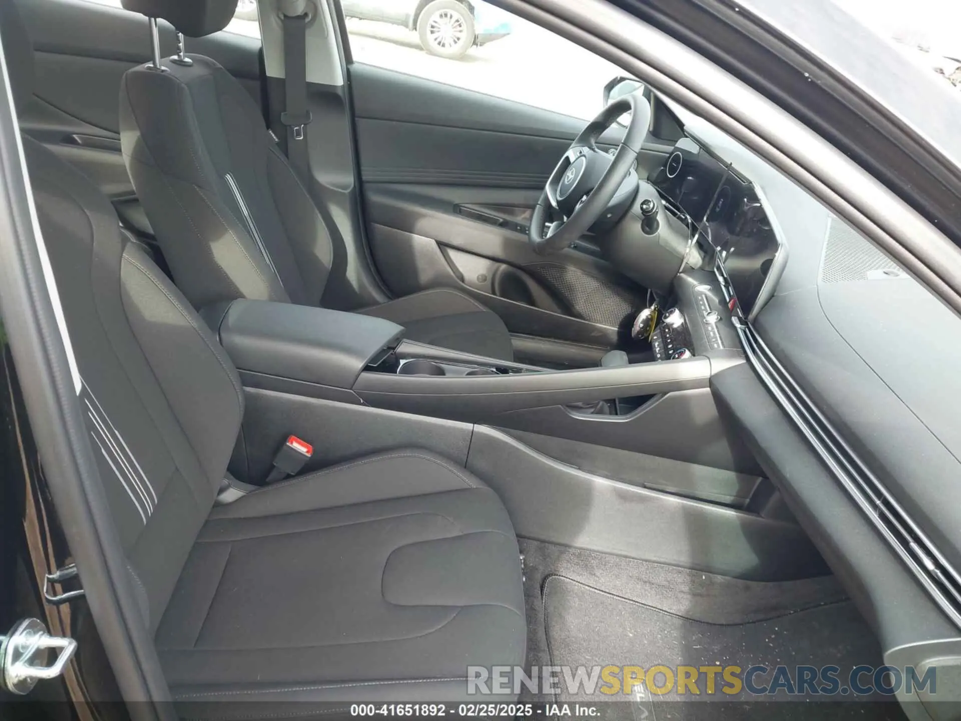 5 Photograph of a damaged car KMHLS4DG0RU843042 HYUNDAI ELANTRA 2024