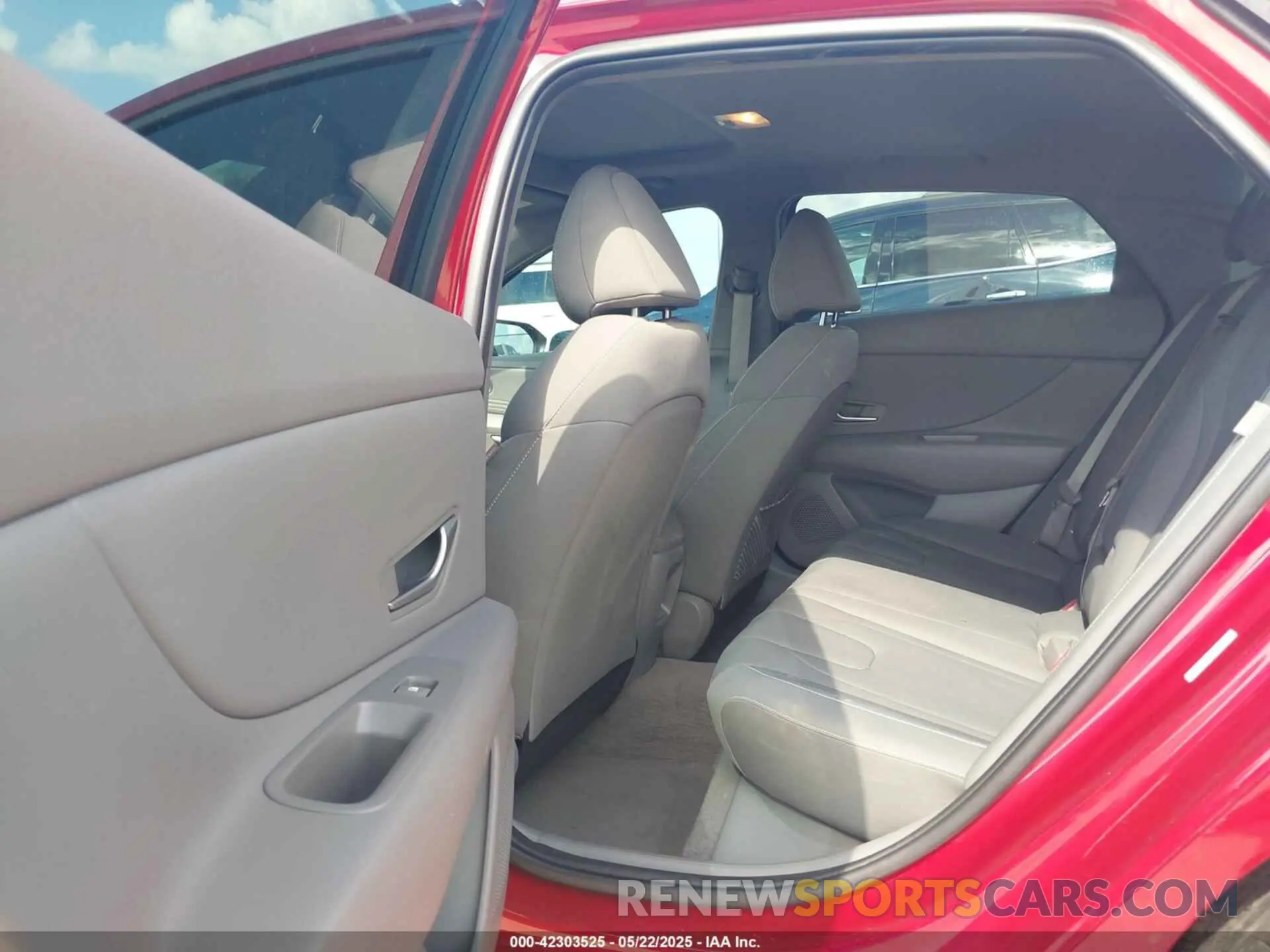 8 Photograph of a damaged car KMHLS4DG1RU824855 HYUNDAI ELANTRA 2024