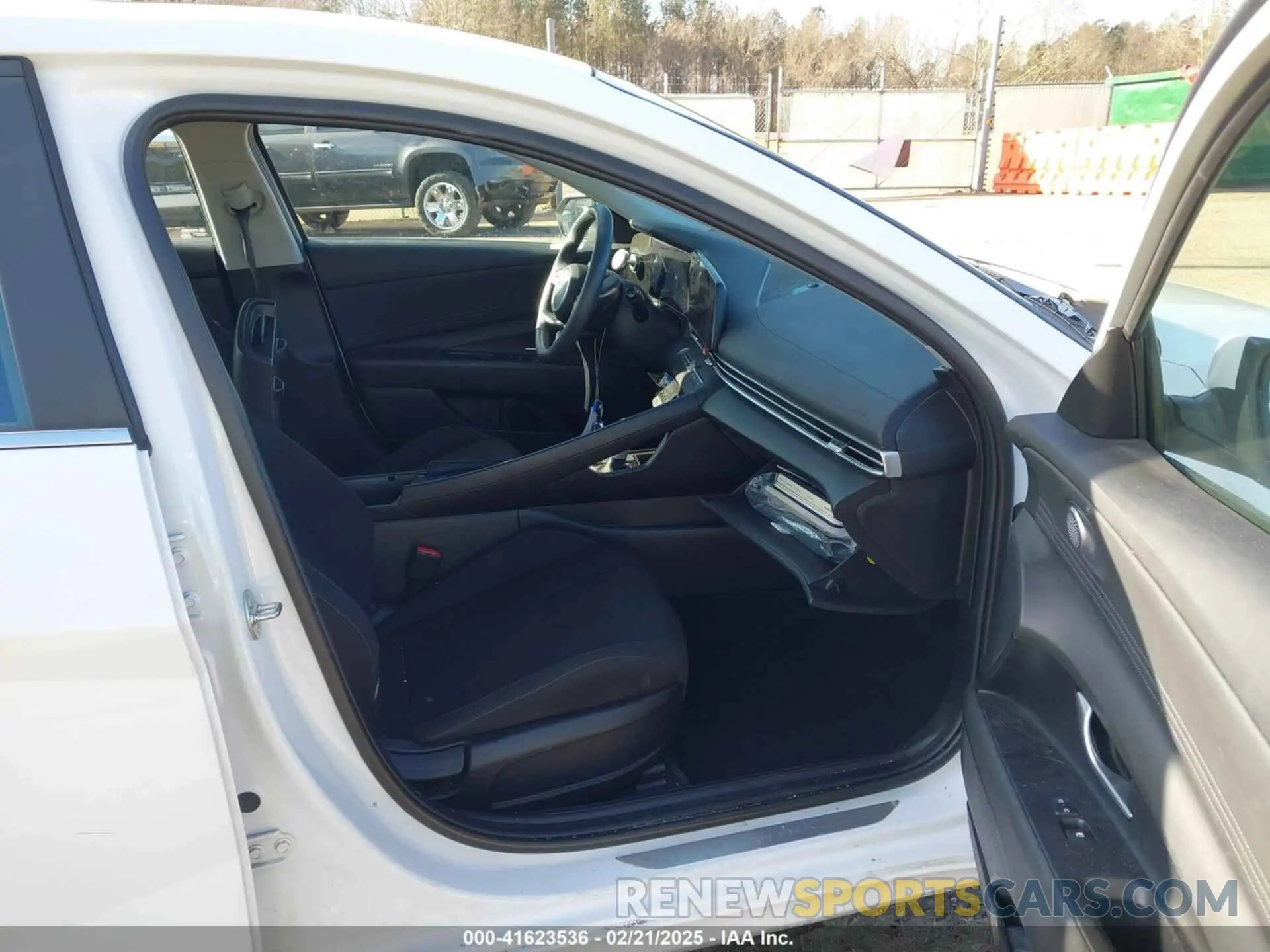 5 Photograph of a damaged car KMHLS4DG2RU700187 HYUNDAI ELANTRA 2024