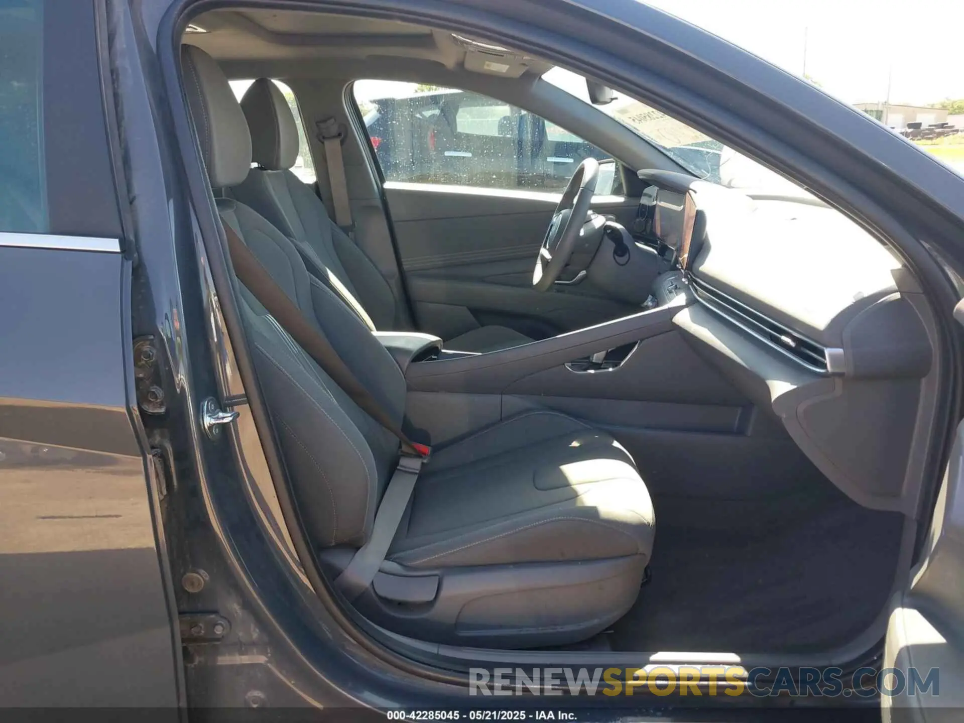 5 Photograph of a damaged car KMHLS4DG2RU724506 HYUNDAI ELANTRA 2024