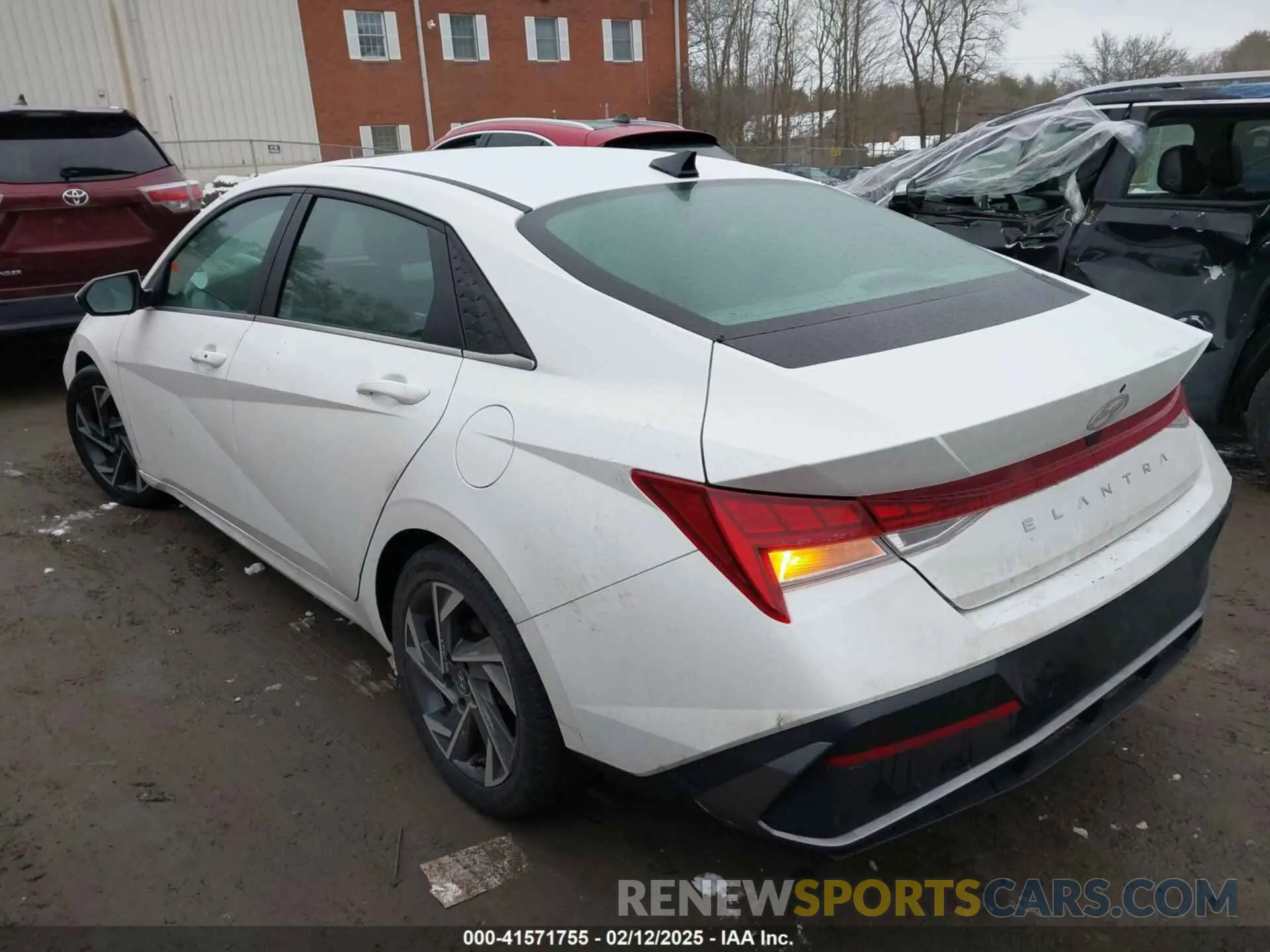 3 Photograph of a damaged car KMHLS4DG3RU664395 HYUNDAI ELANTRA 2024