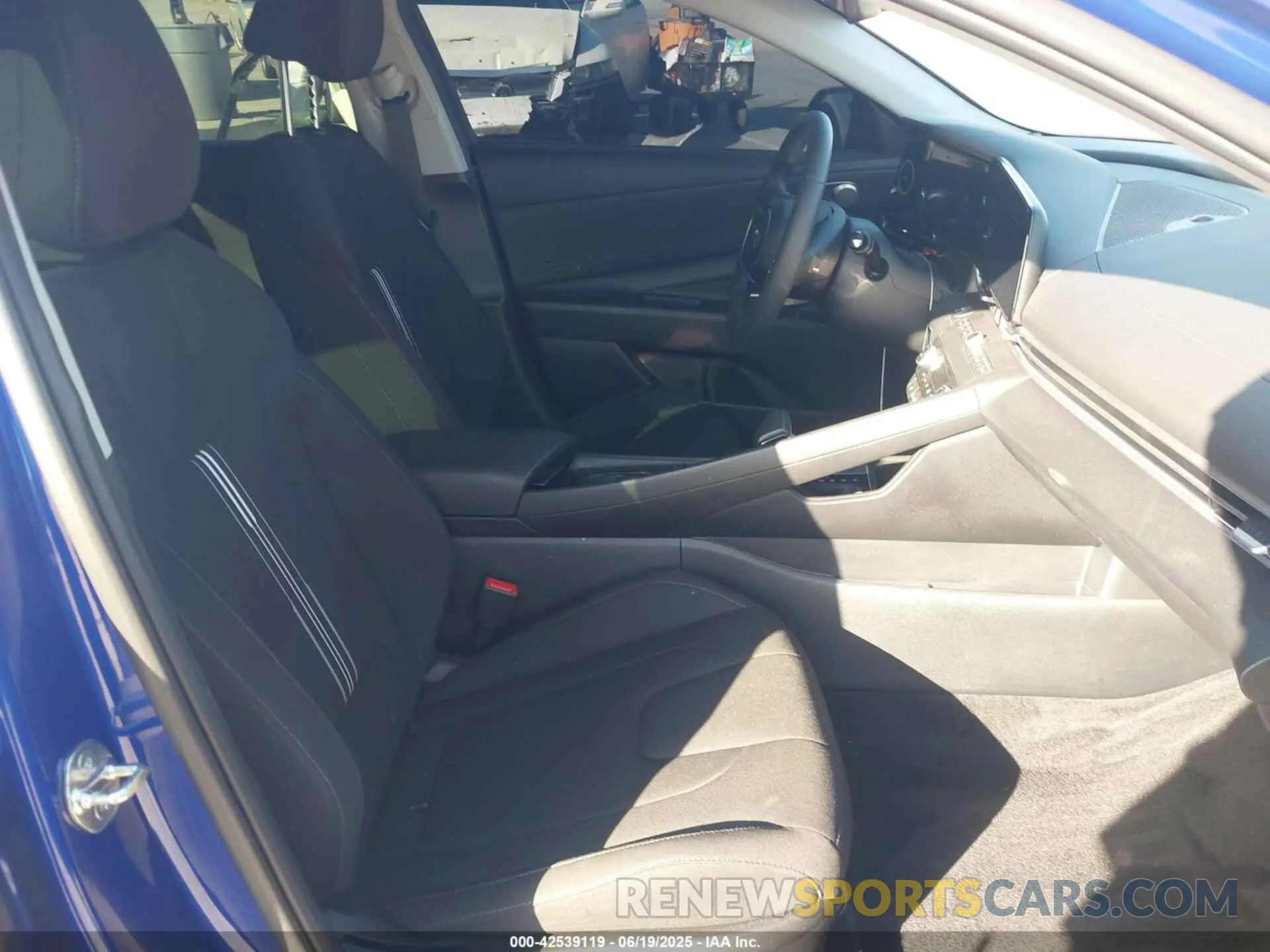5 Photograph of a damaged car KMHLS4DG3RU718035 HYUNDAI ELANTRA 2024