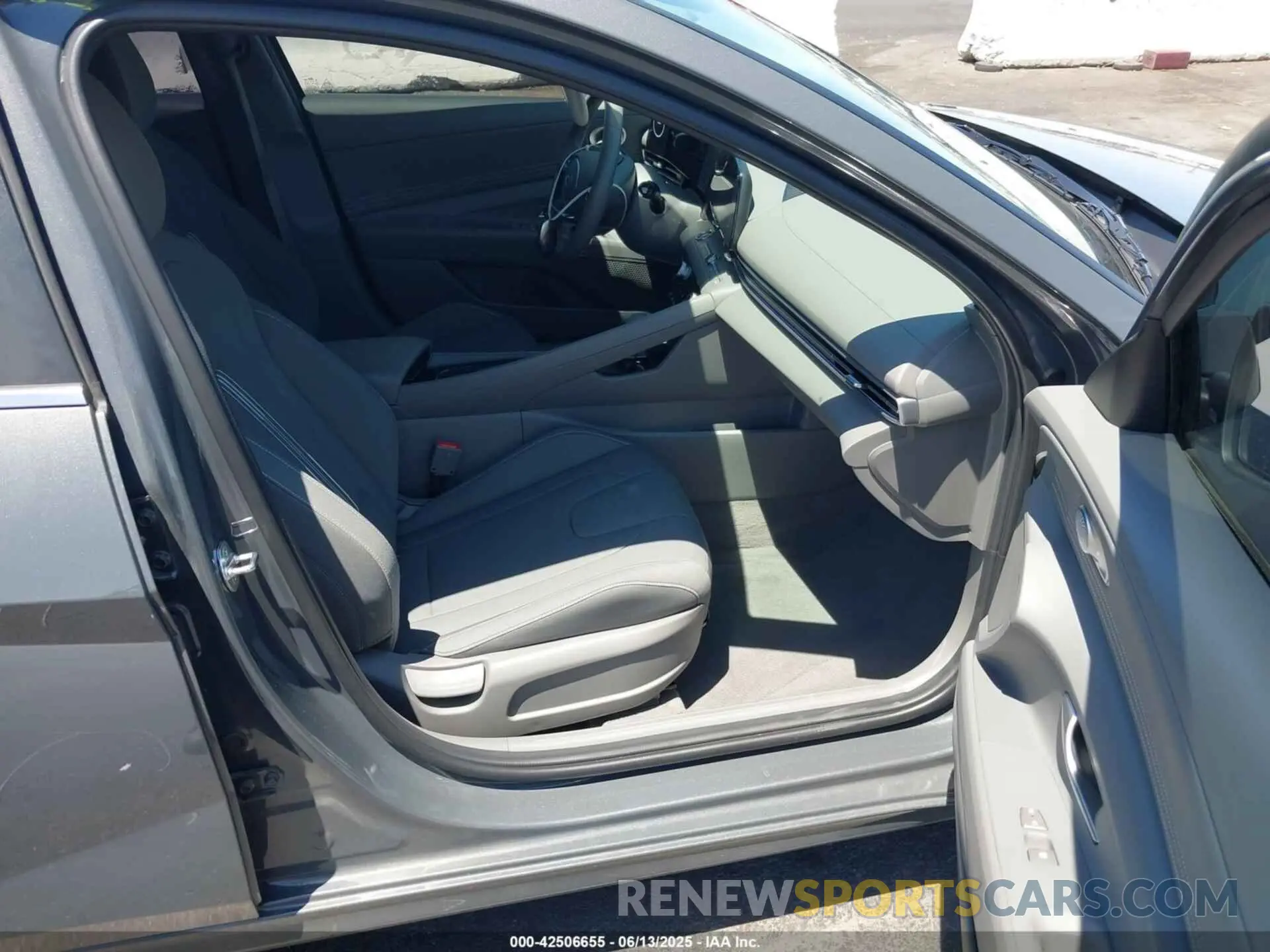 5 Photograph of a damaged car KMHLS4DG3RU795634 HYUNDAI ELANTRA 2024