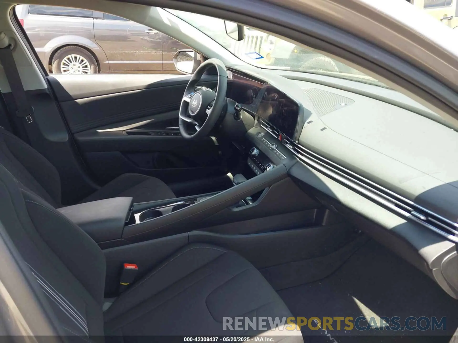 5 Photograph of a damaged car KMHLS4DG3RU836490 HYUNDAI ELANTRA 2024