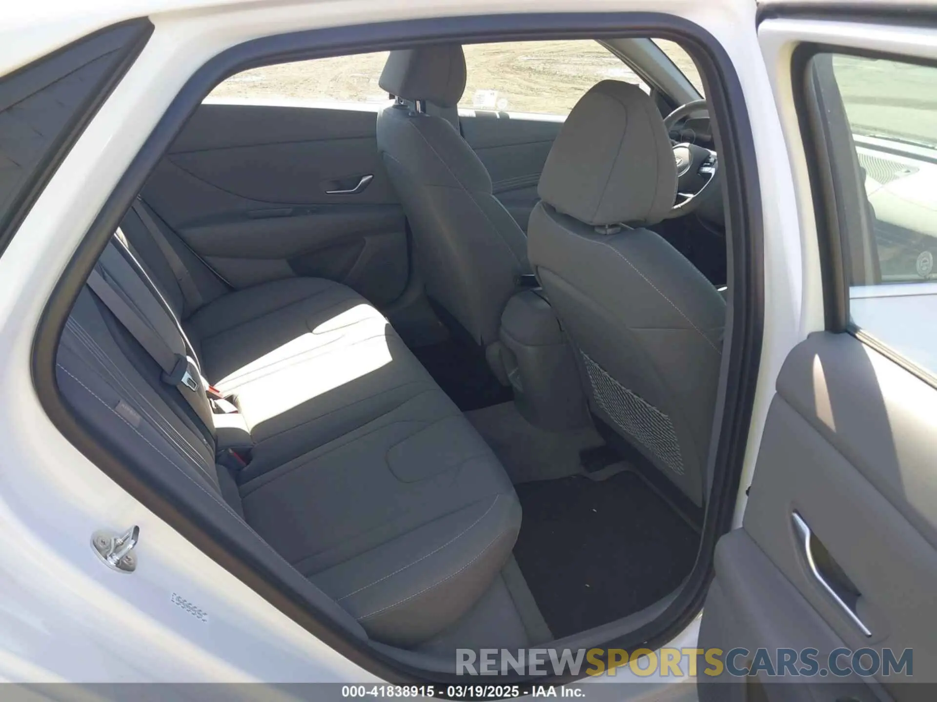 8 Photograph of a damaged car KMHLS4DG5RU764563 HYUNDAI ELANTRA 2024
