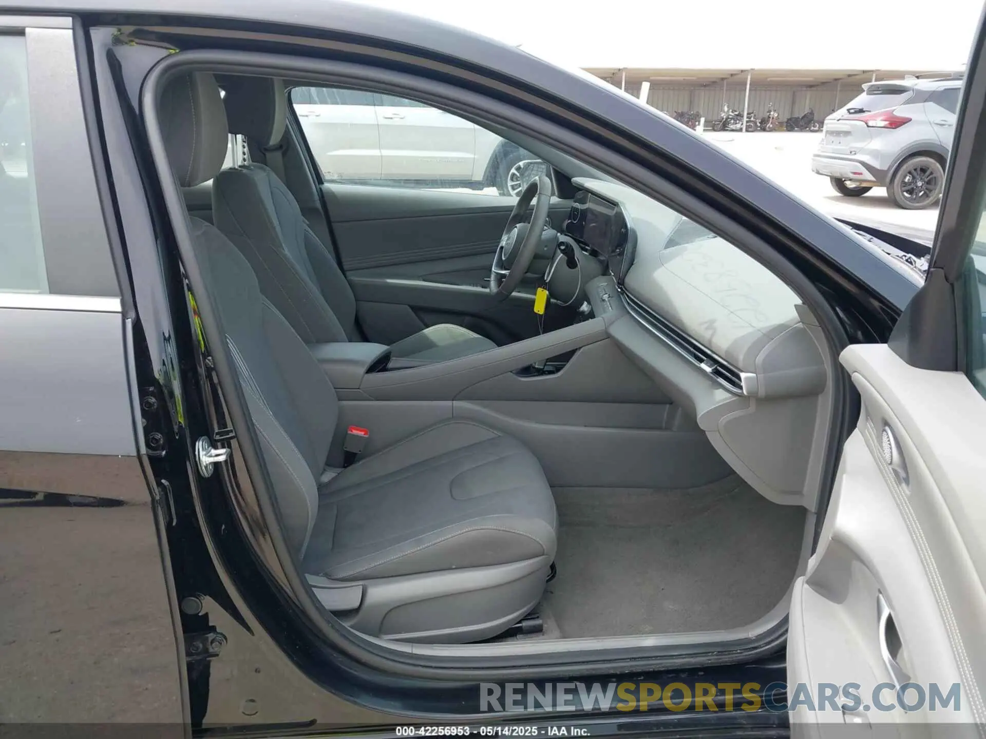 5 Photograph of a damaged car KMHLS4DG6RU825306 HYUNDAI ELANTRA 2024