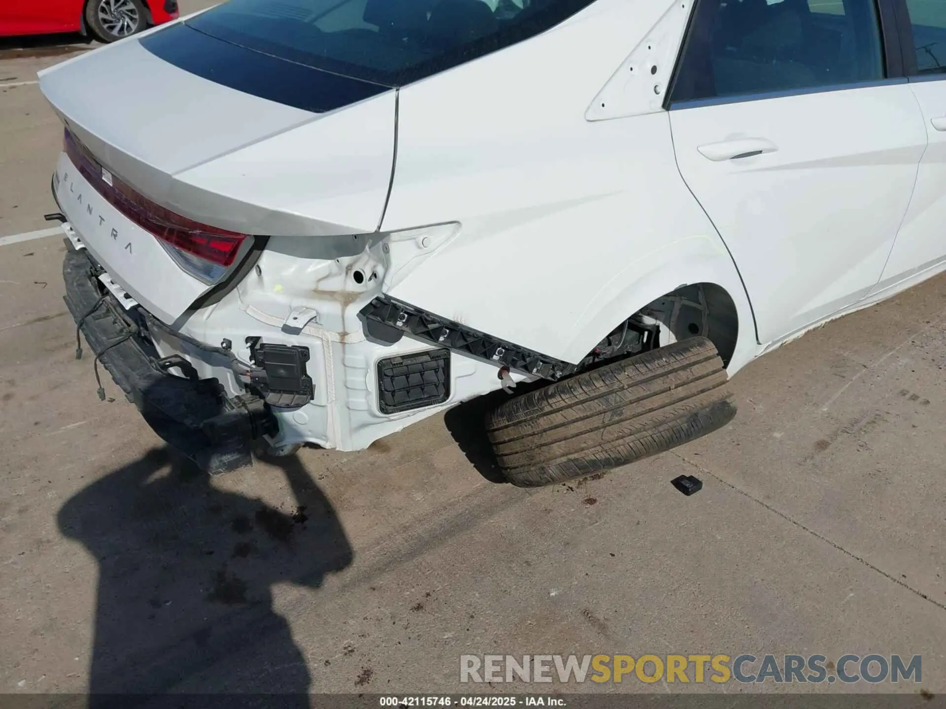 18 Photograph of a damaged car KMHLS4DG7RU646823 HYUNDAI ELANTRA 2024