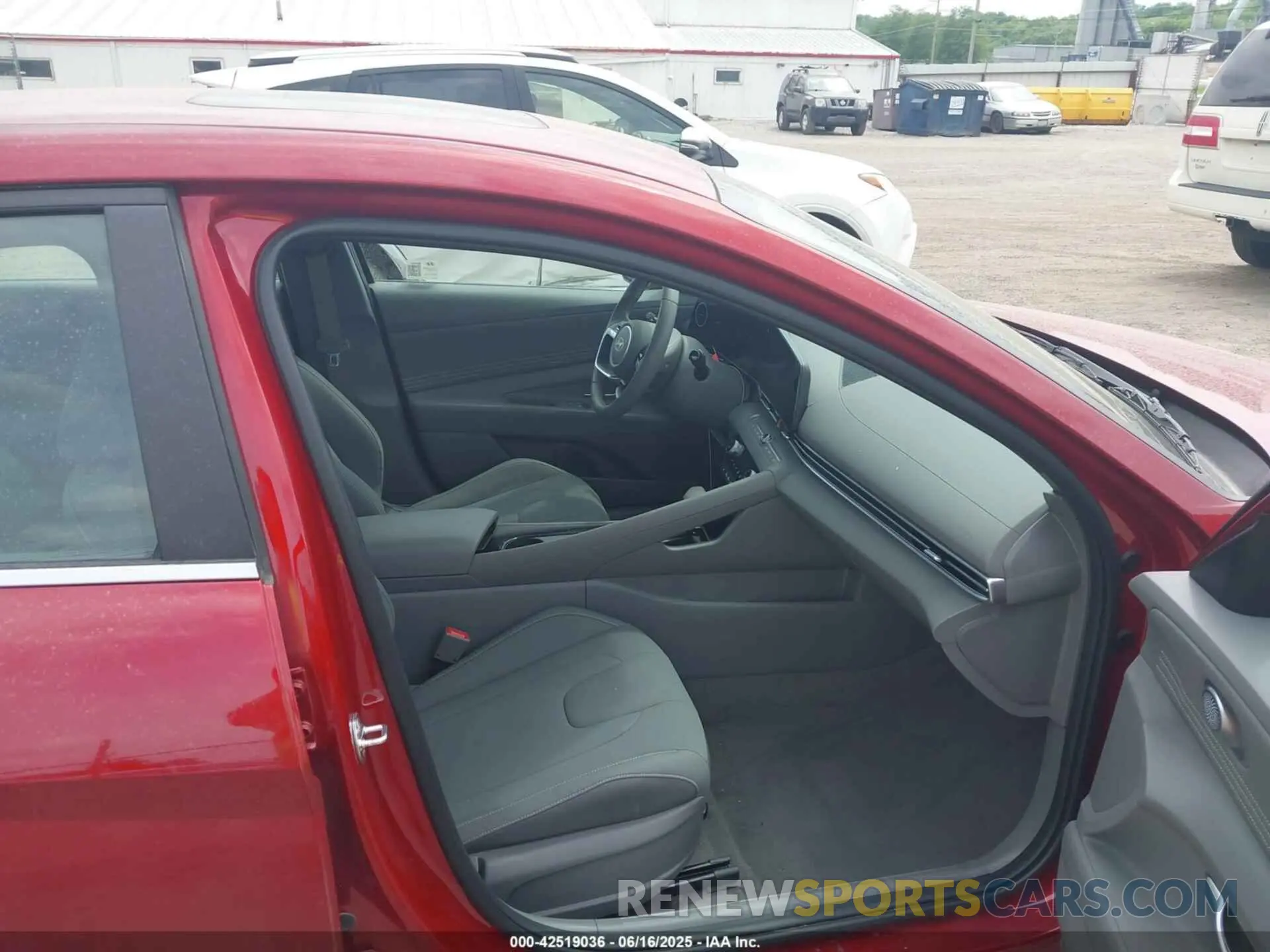 5 Photograph of a damaged car KMHLS4DG7RU753774 HYUNDAI ELANTRA 2024