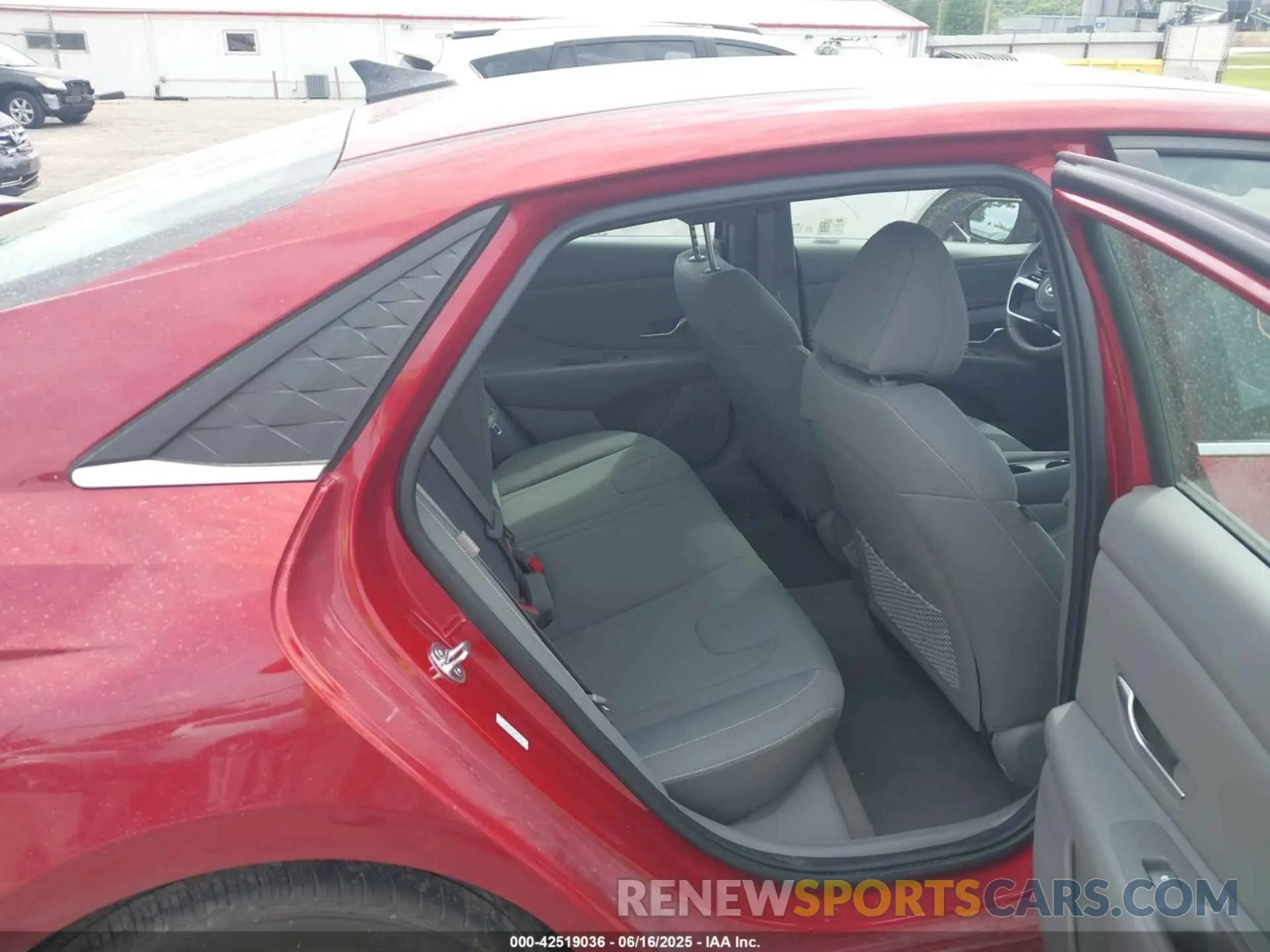 8 Photograph of a damaged car KMHLS4DG7RU753774 HYUNDAI ELANTRA 2024
