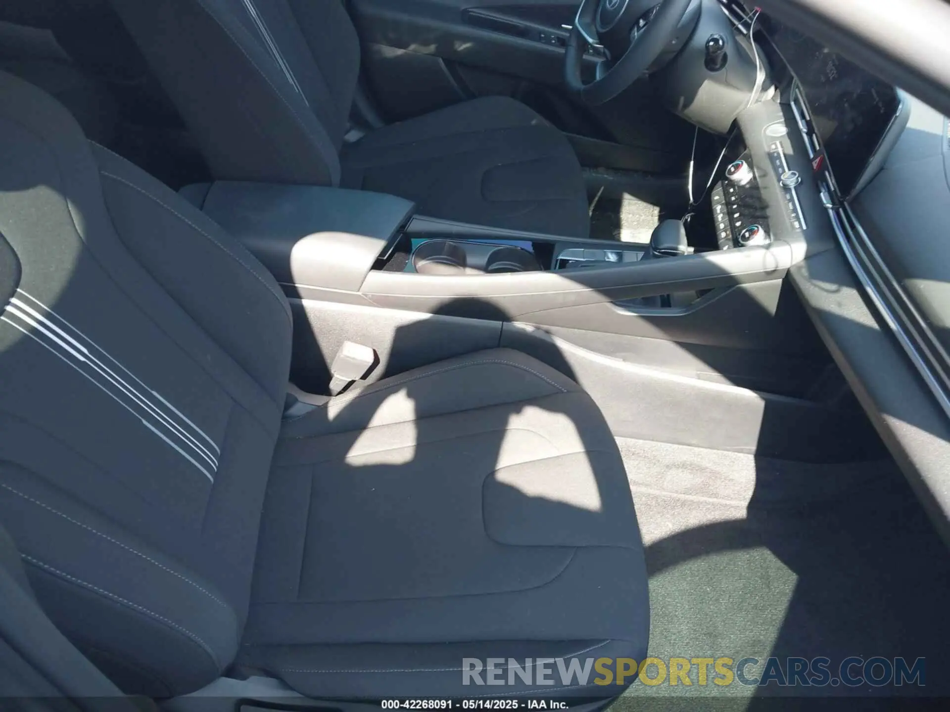 5 Photograph of a damaged car KMHLS4DG8RU837425 HYUNDAI ELANTRA 2024