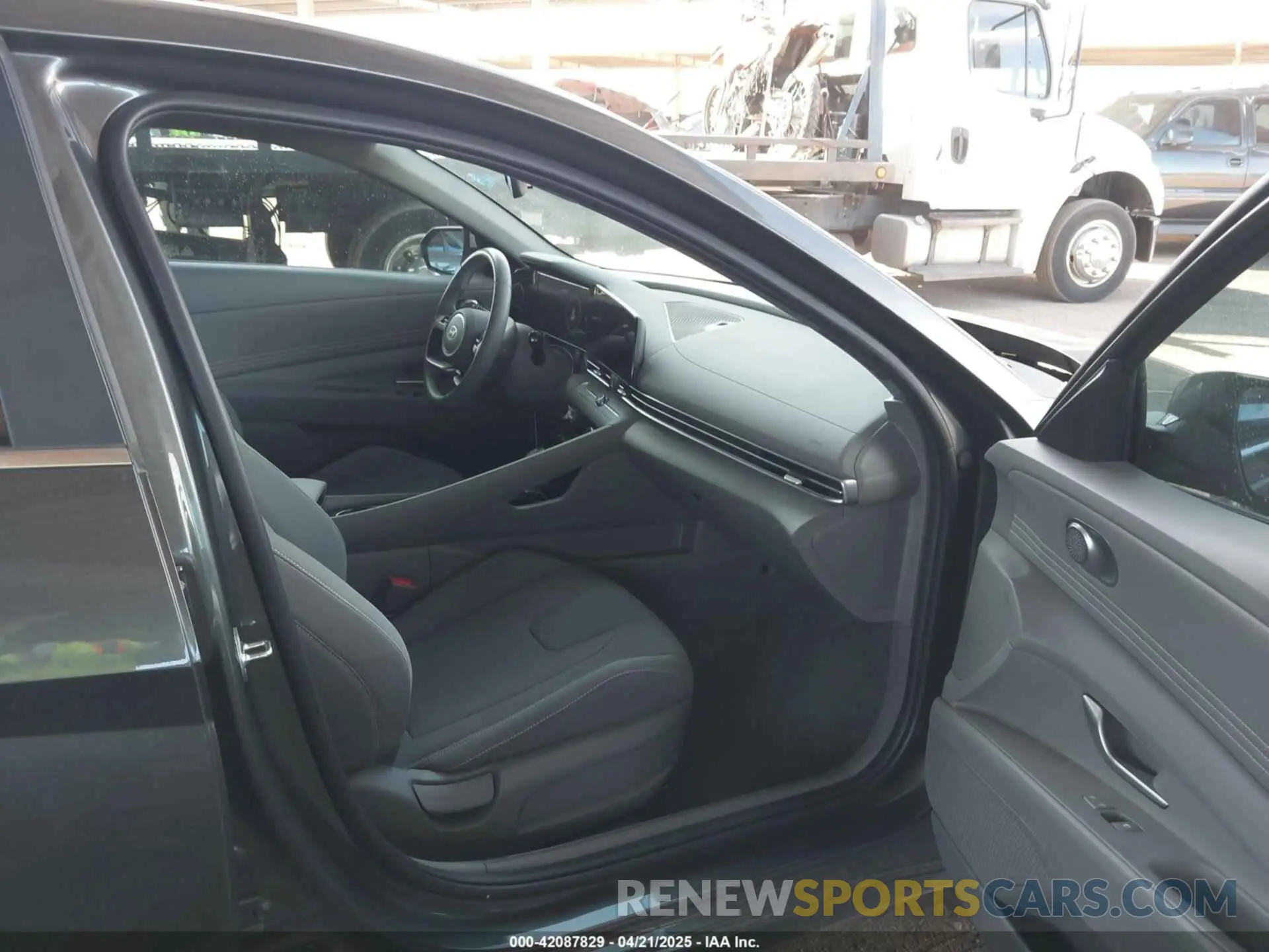 5 Photograph of a damaged car KMHLS4DGXRU673207 HYUNDAI ELANTRA 2024
