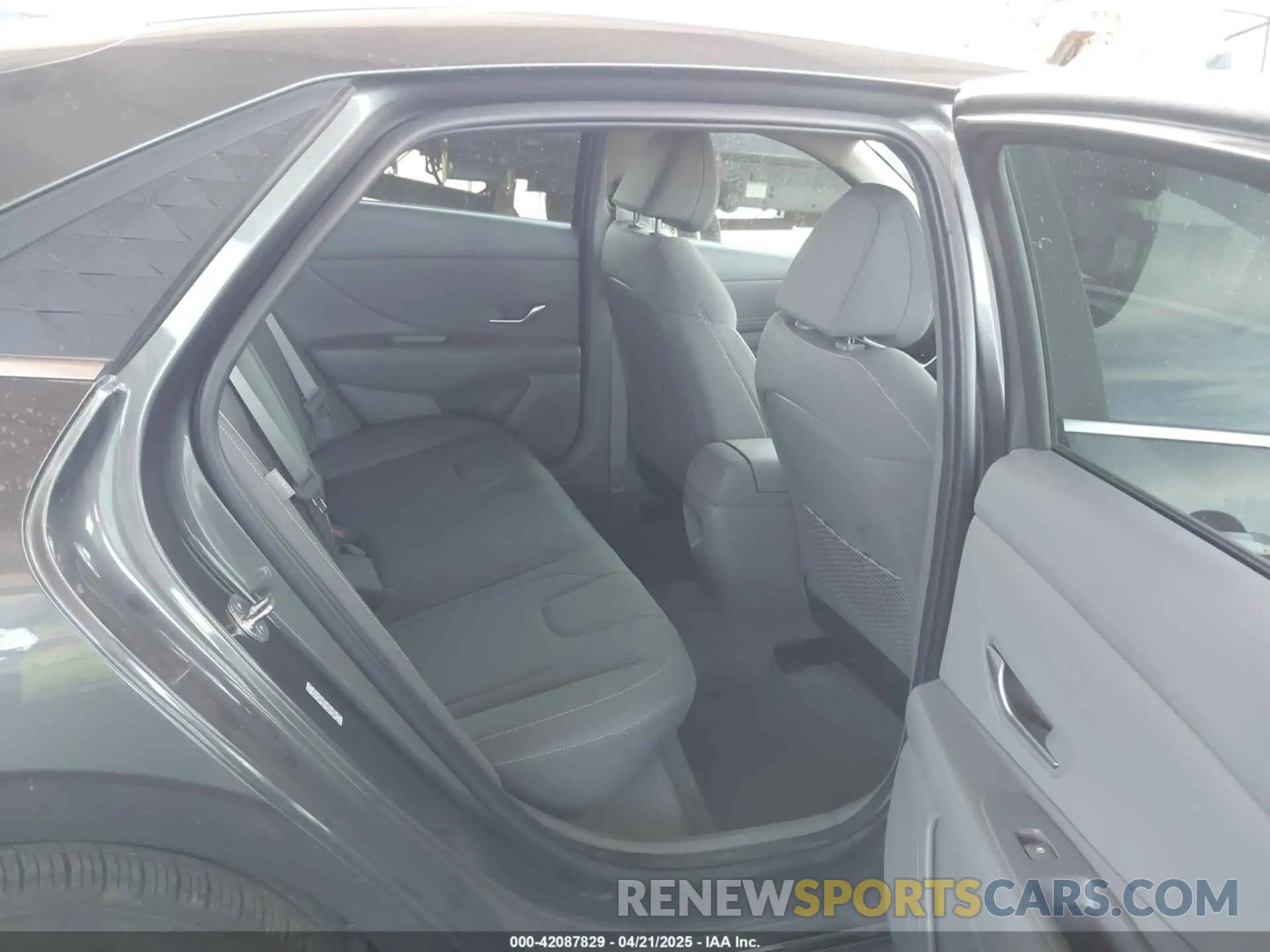 8 Photograph of a damaged car KMHLS4DGXRU673207 HYUNDAI ELANTRA 2024