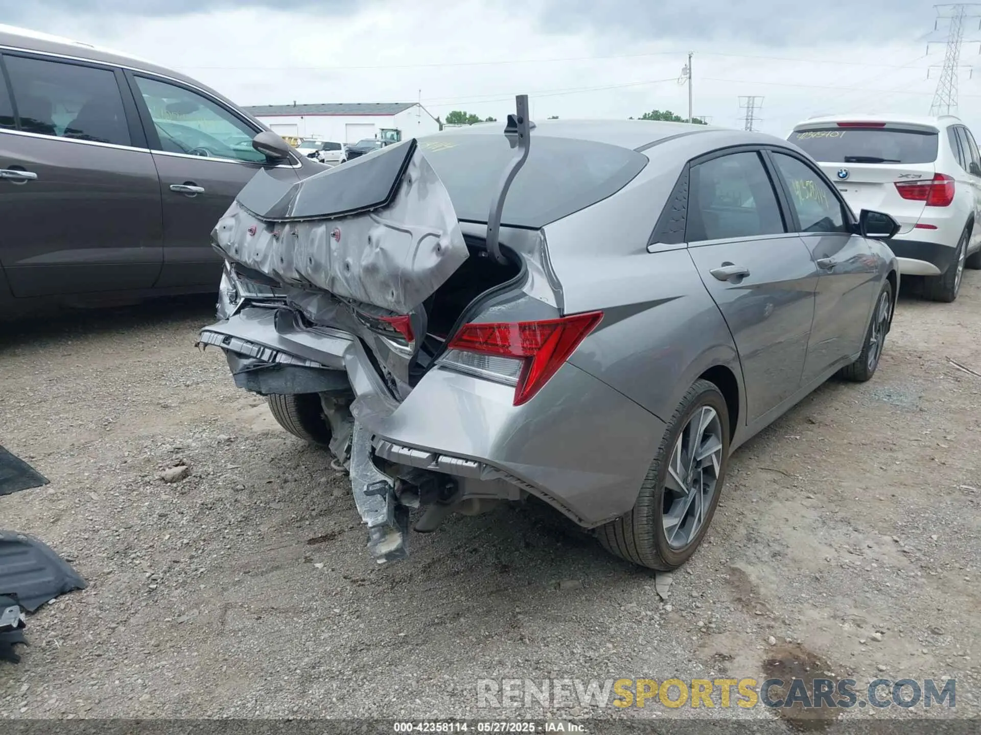 4 Photograph of a damaged car KMHLS4DGXRU697619 HYUNDAI ELANTRA 2024