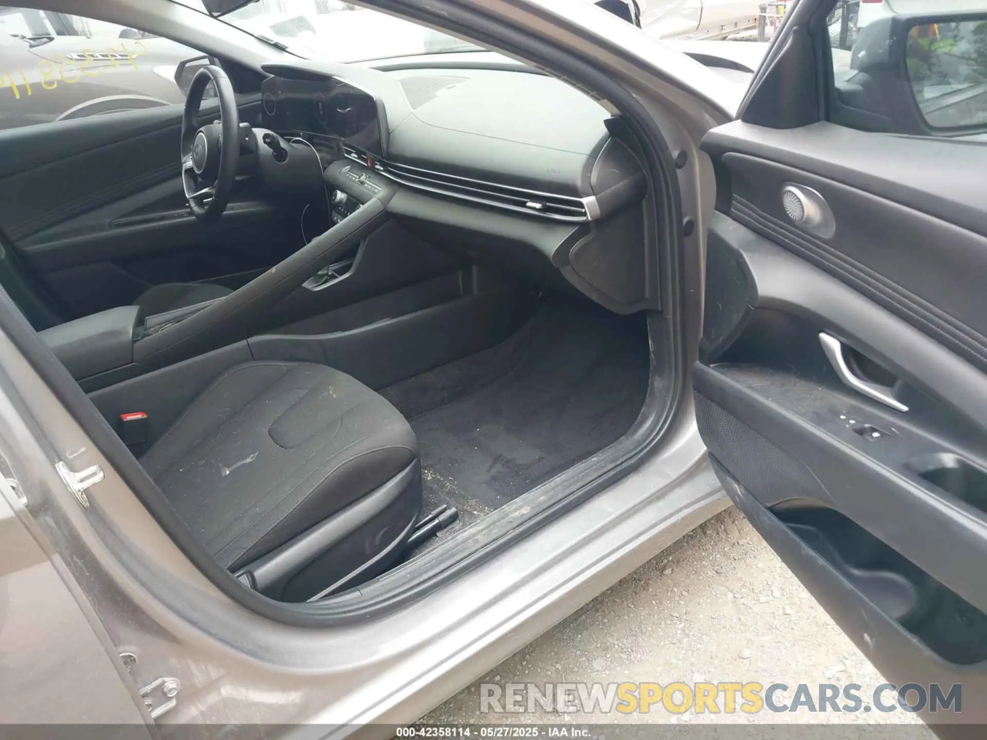 5 Photograph of a damaged car KMHLS4DGXRU697619 HYUNDAI ELANTRA 2024