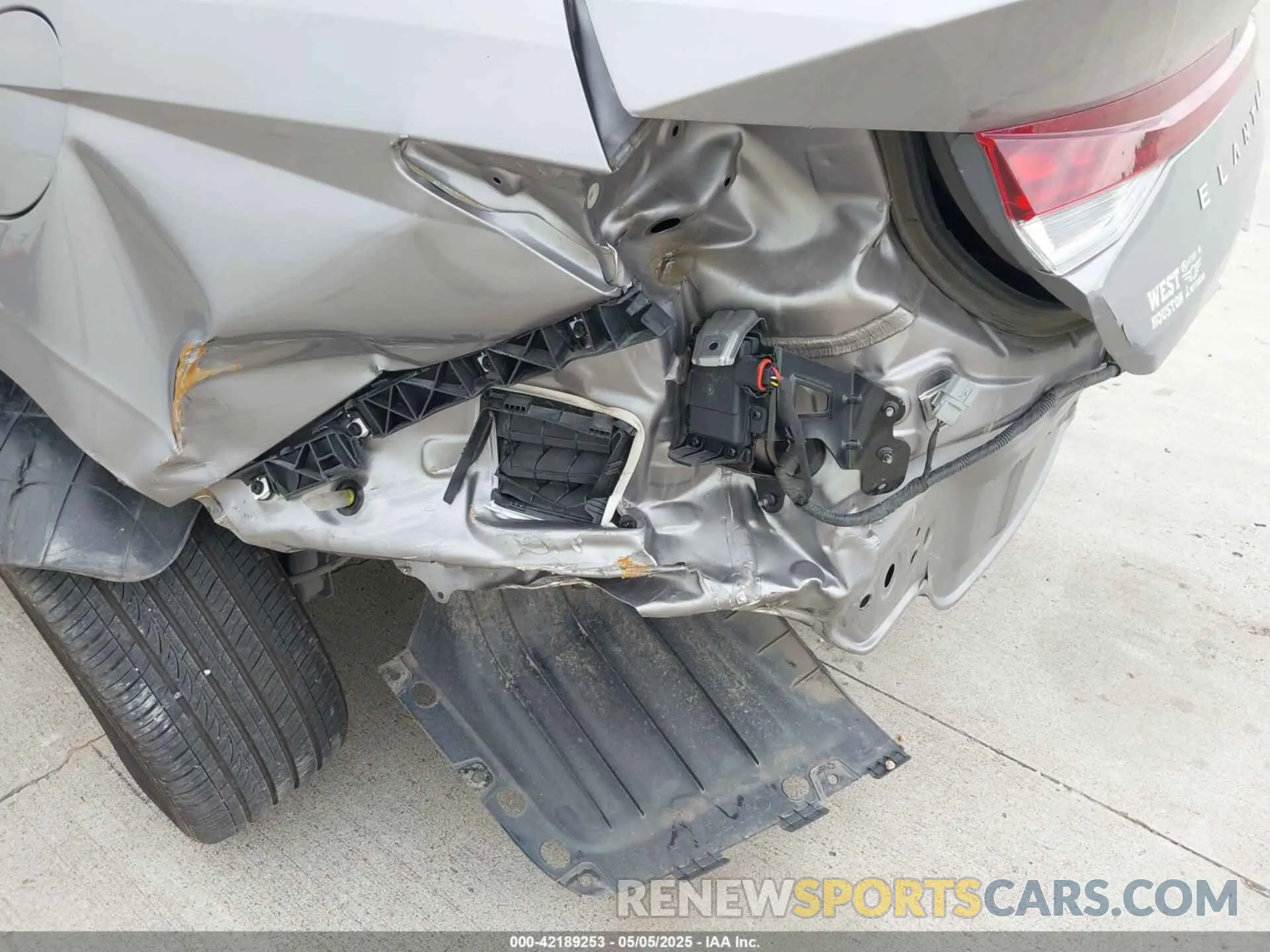 6 Photograph of a damaged car KMHLS4DGXRU717514 HYUNDAI ELANTRA 2024