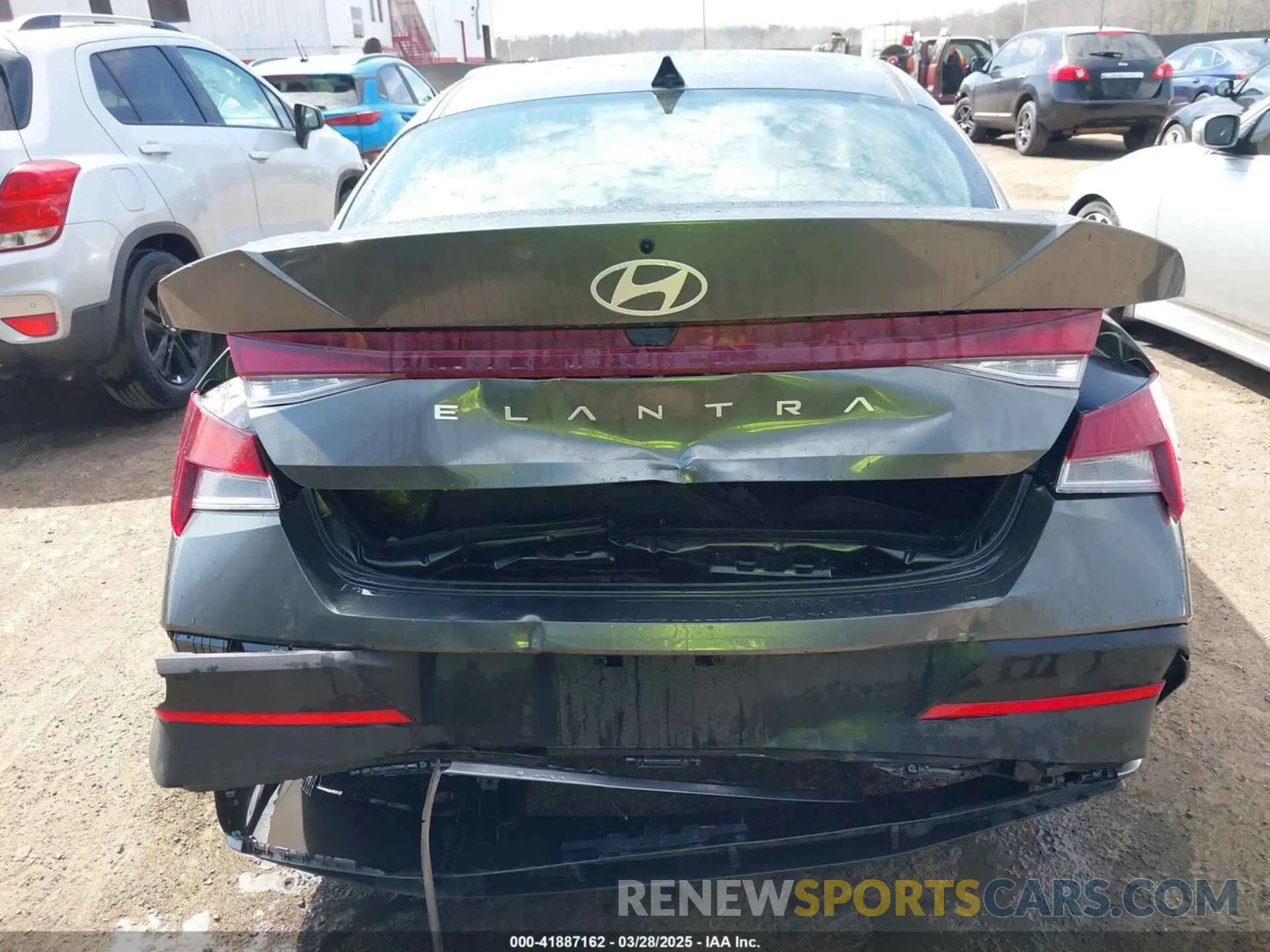 16 Photograph of a damaged car KMHLL4DG0SU855615 HYUNDAI ELANTRA 2025