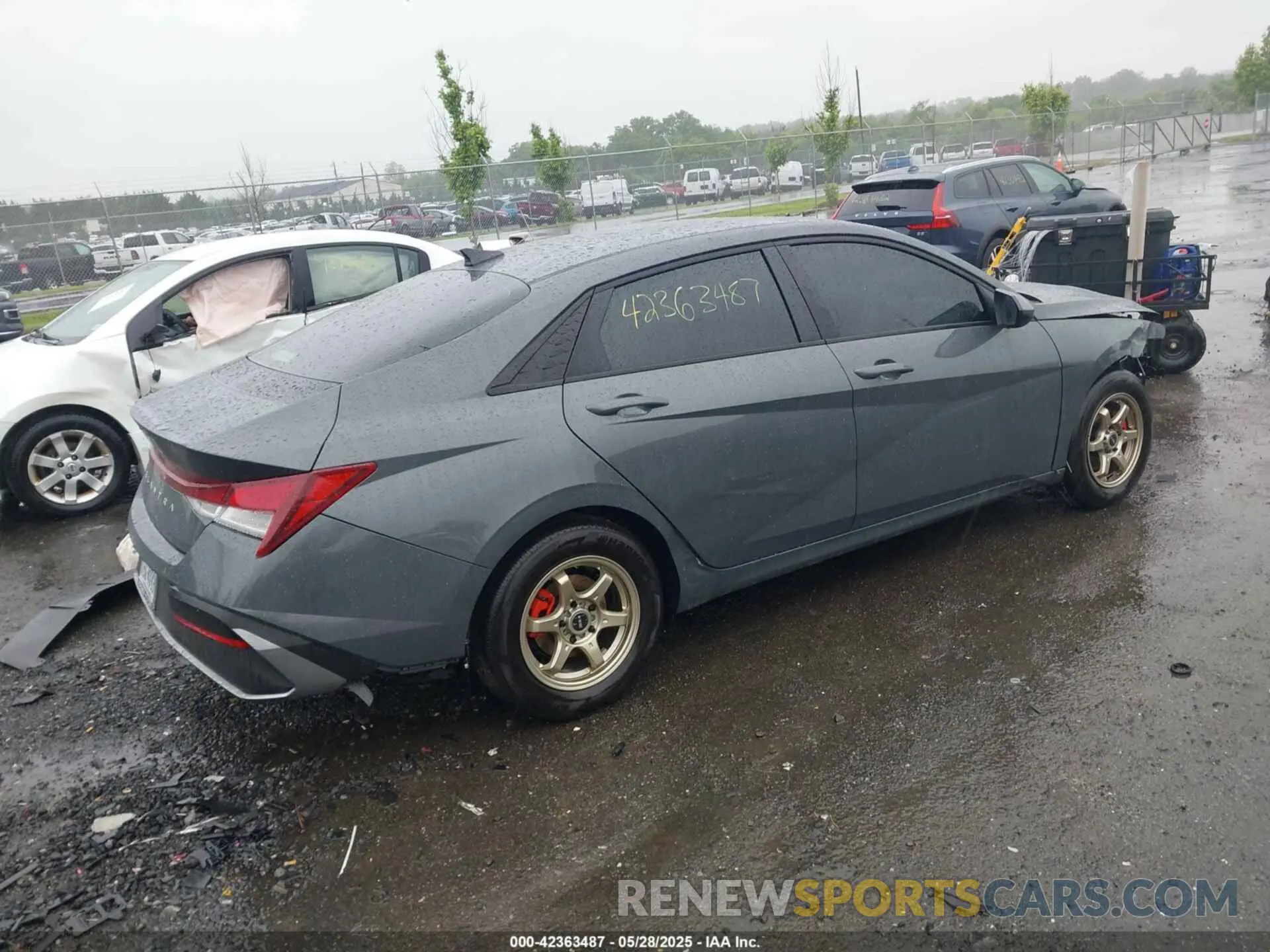 4 Photograph of a damaged car KMHLL4DG0SU945976 HYUNDAI ELANTRA 2025