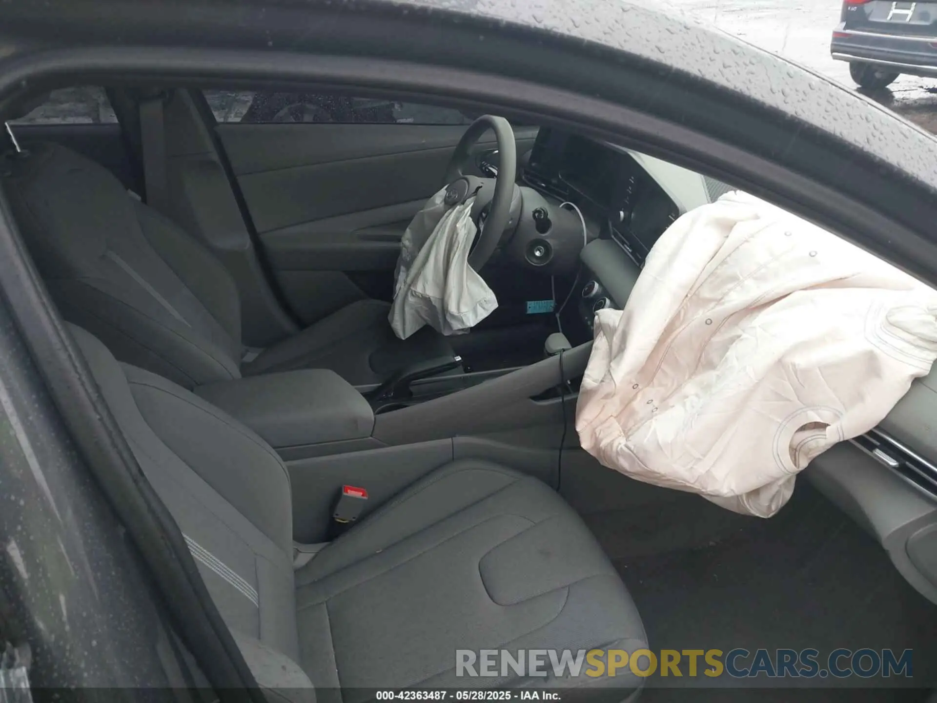 5 Photograph of a damaged car KMHLL4DG0SU945976 HYUNDAI ELANTRA 2025