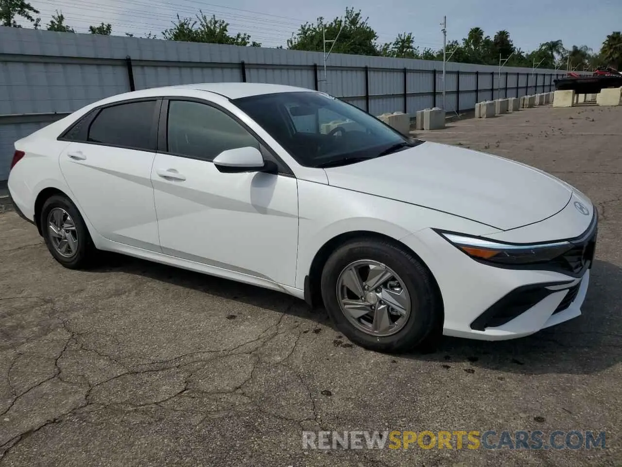 4 Photograph of a damaged car KMHLL4DG0SU949686 HYUNDAI ELANTRA 2025