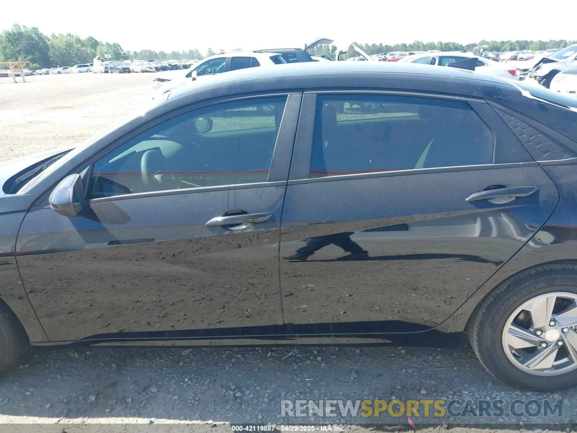 15 Photograph of a damaged car KMHLL4DG2SU860153 HYUNDAI ELANTRA 2025