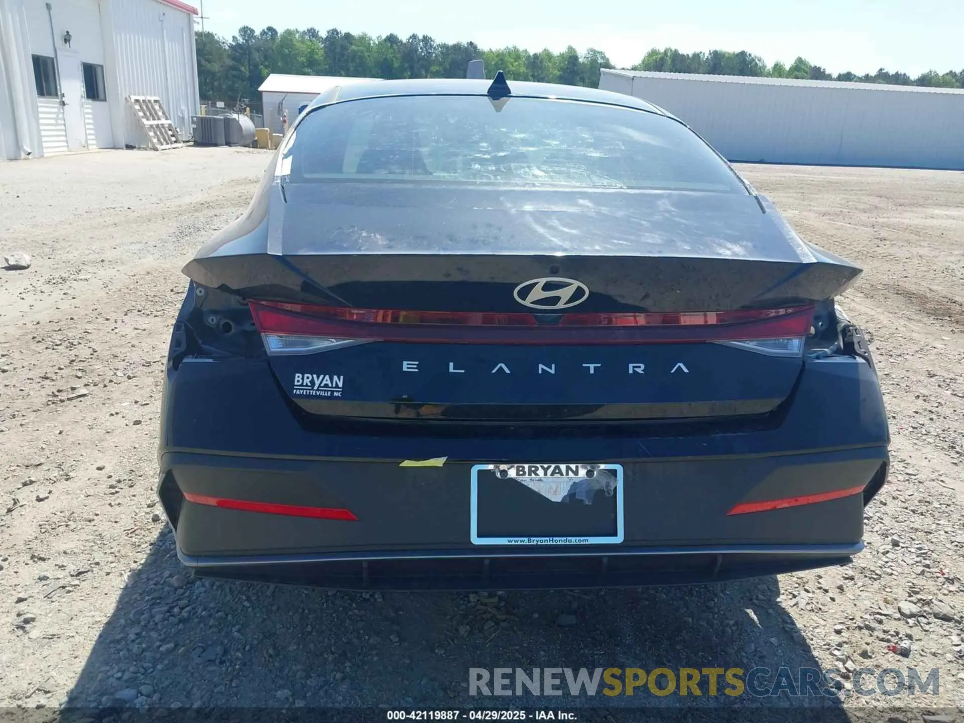 17 Photograph of a damaged car KMHLL4DG2SU860153 HYUNDAI ELANTRA 2025