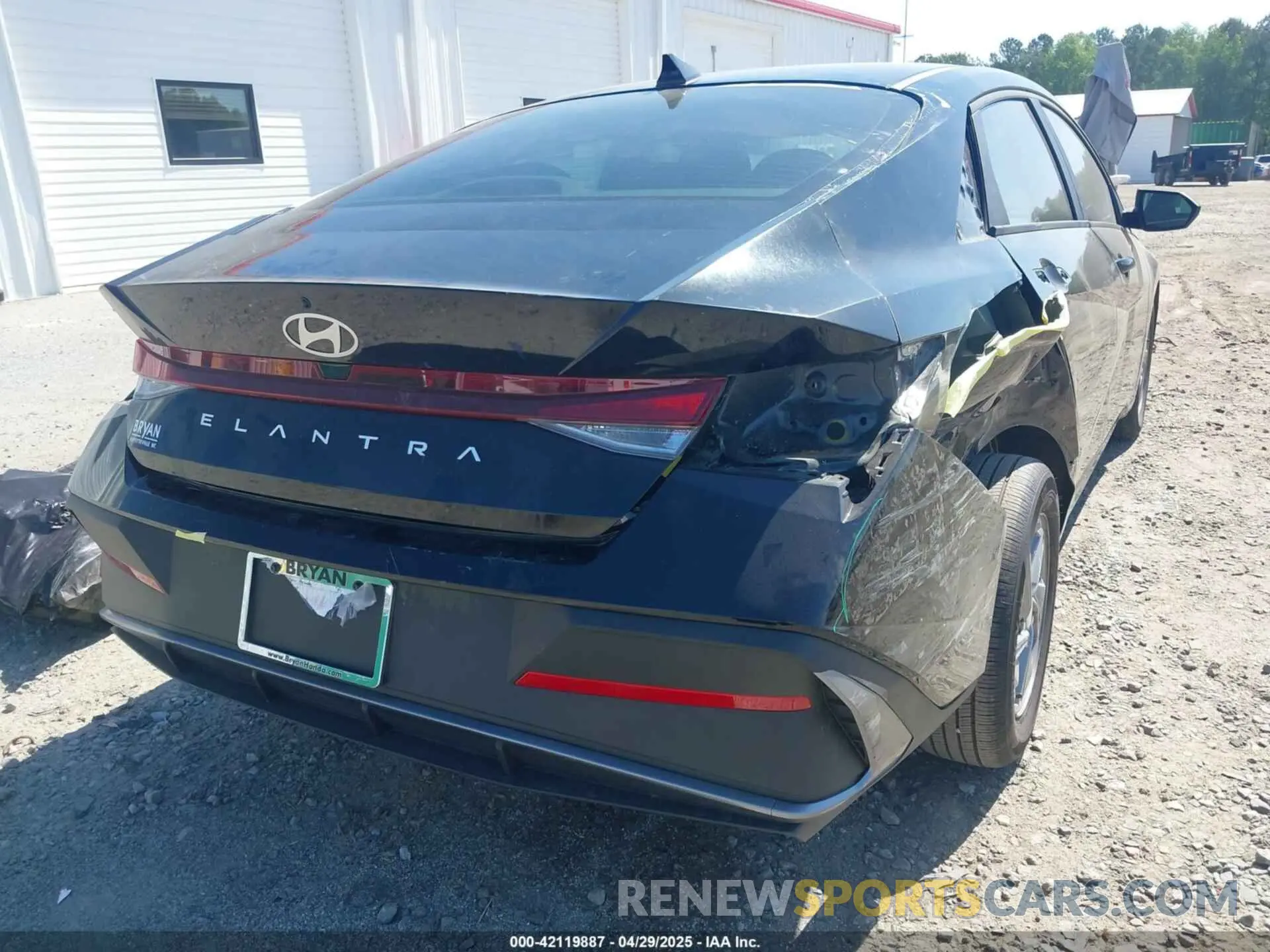 19 Photograph of a damaged car KMHLL4DG2SU860153 HYUNDAI ELANTRA 2025