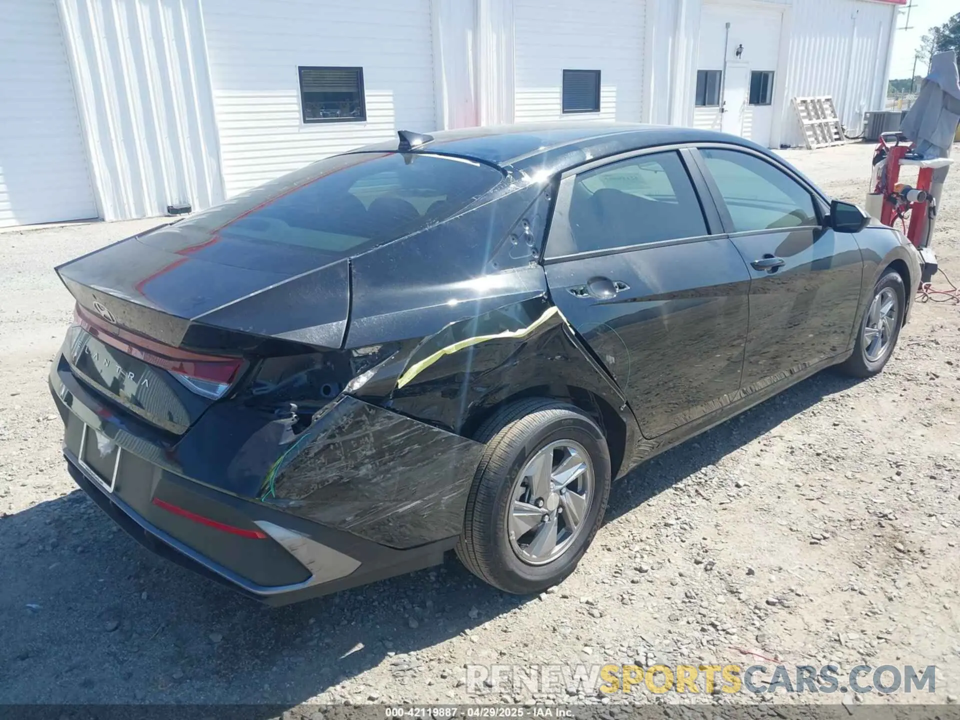 4 Photograph of a damaged car KMHLL4DG2SU860153 HYUNDAI ELANTRA 2025