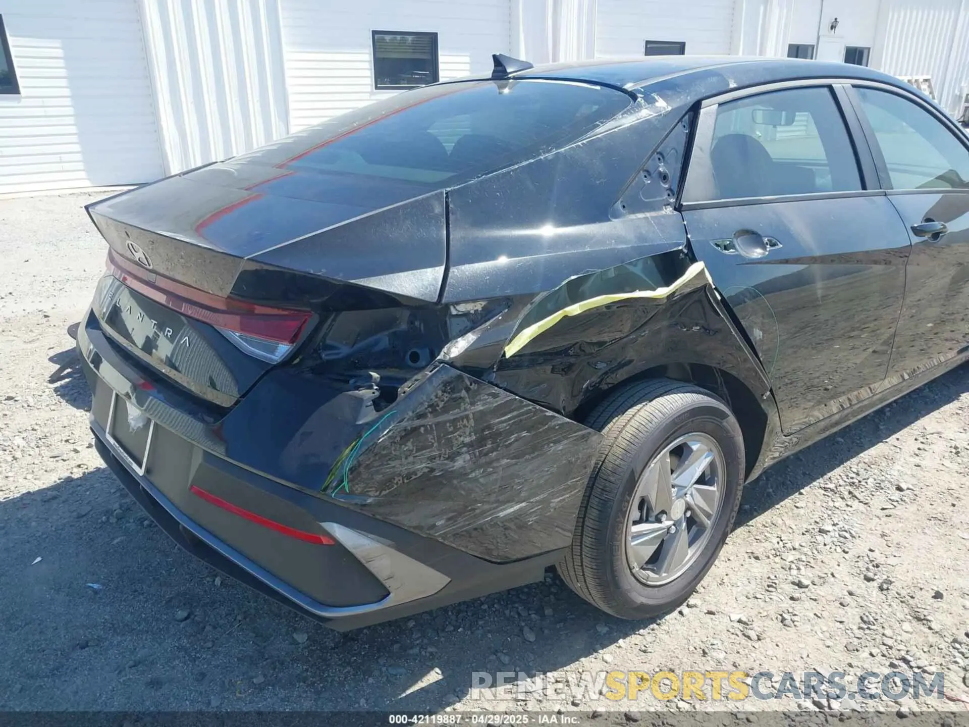 6 Photograph of a damaged car KMHLL4DG2SU860153 HYUNDAI ELANTRA 2025