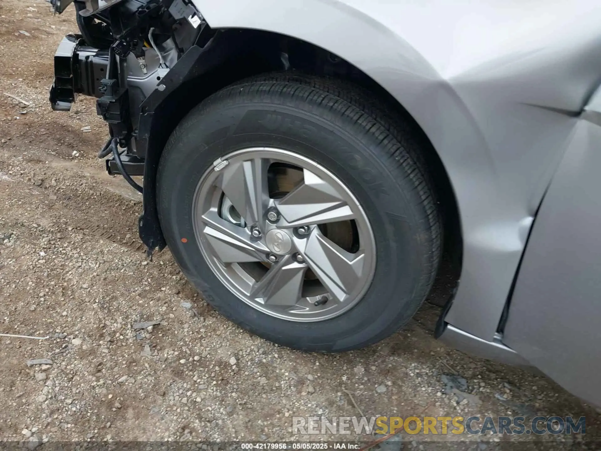 12 Photograph of a damaged car KMHLL4DG2SU938379 HYUNDAI ELANTRA 2025