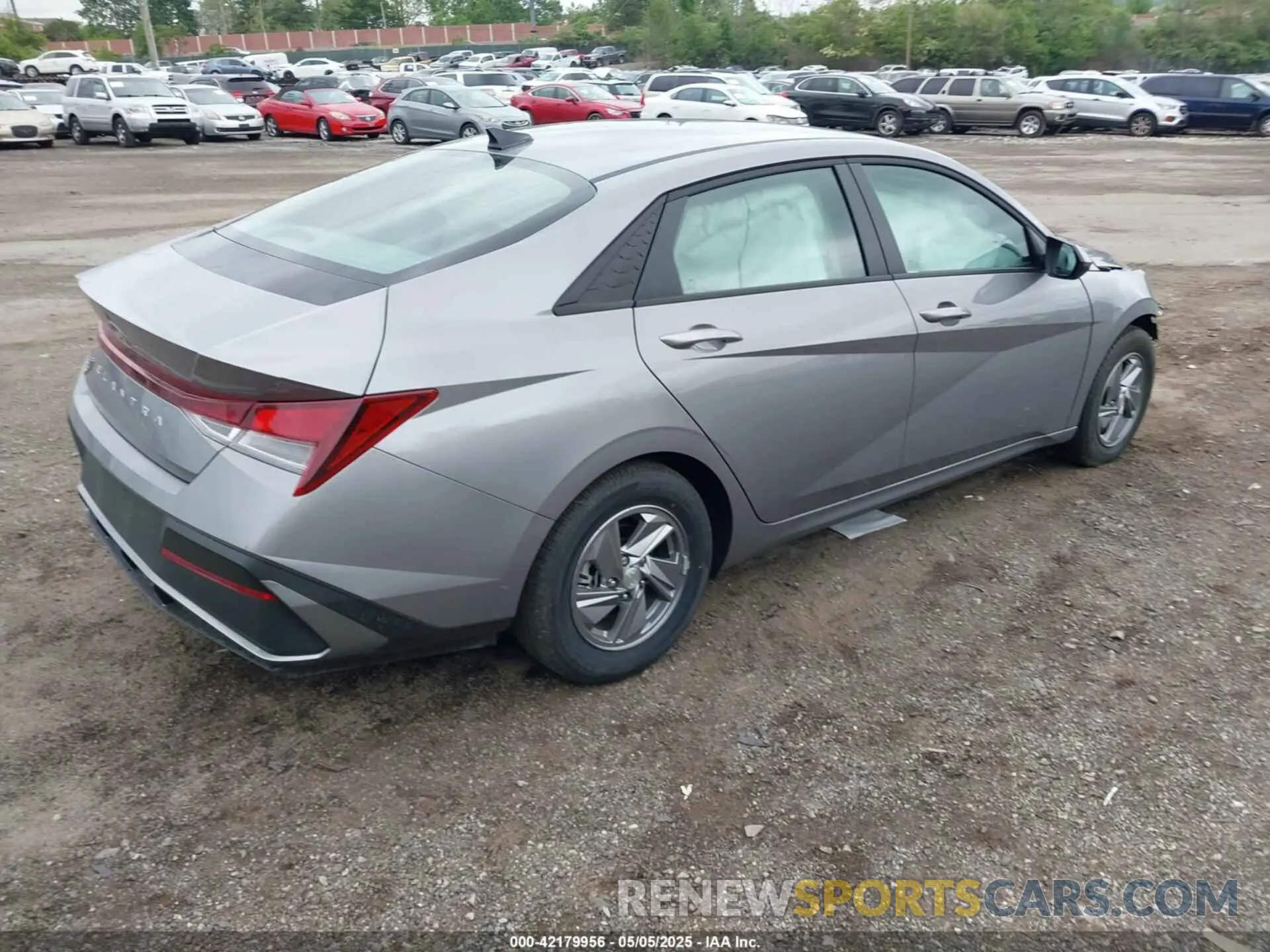 4 Photograph of a damaged car KMHLL4DG2SU938379 HYUNDAI ELANTRA 2025