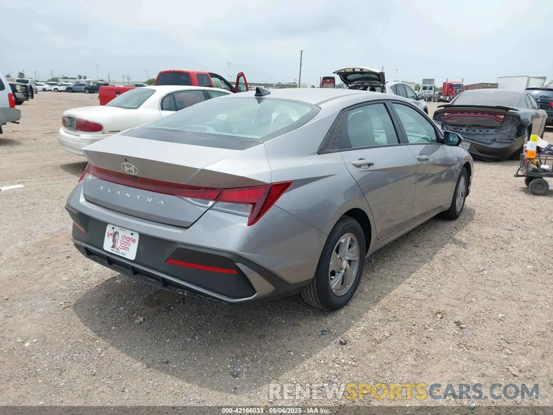 4 Photograph of a damaged car KMHLL4DG2SU948636 HYUNDAI ELANTRA 2025