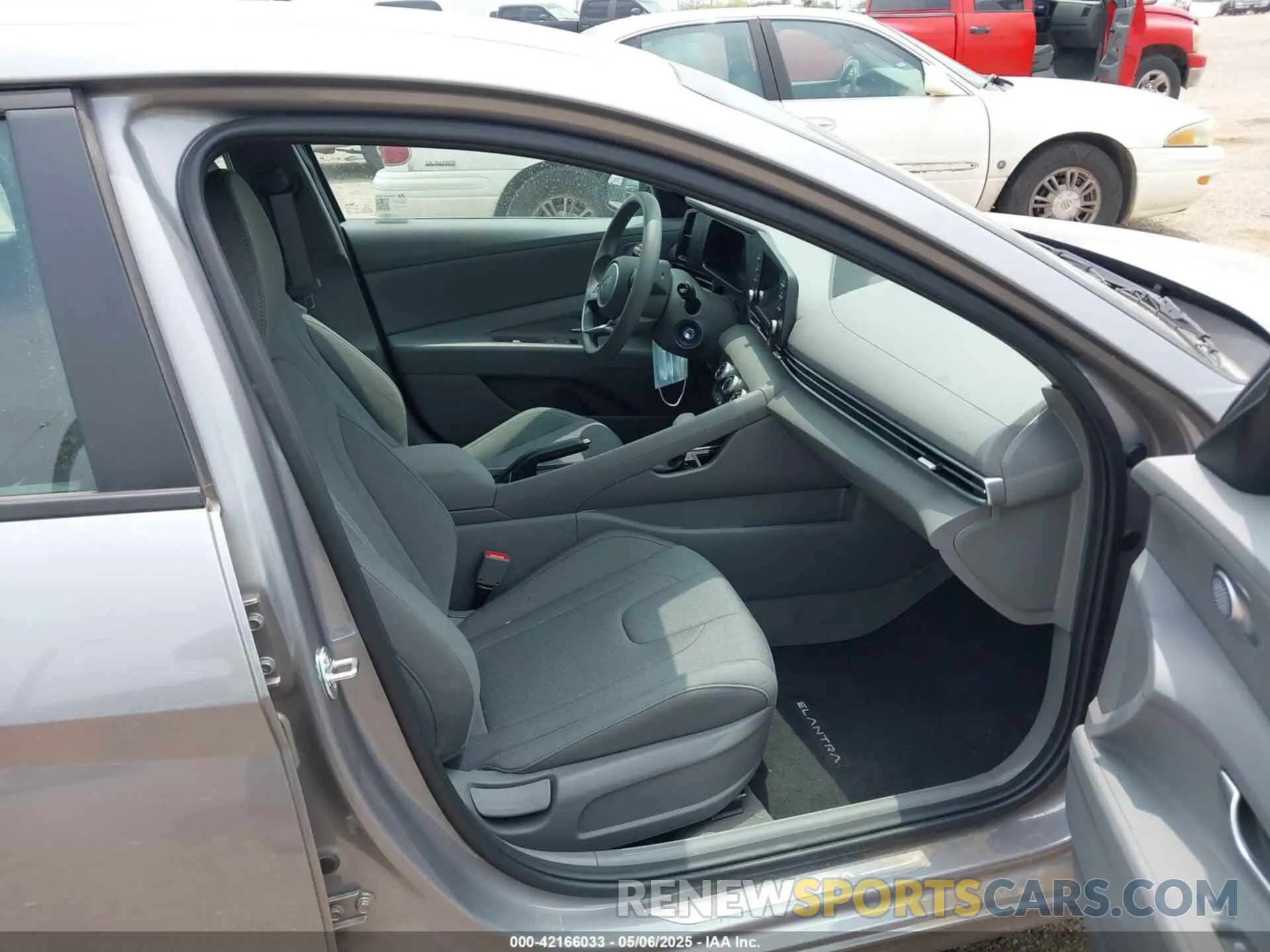 5 Photograph of a damaged car KMHLL4DG2SU948636 HYUNDAI ELANTRA 2025