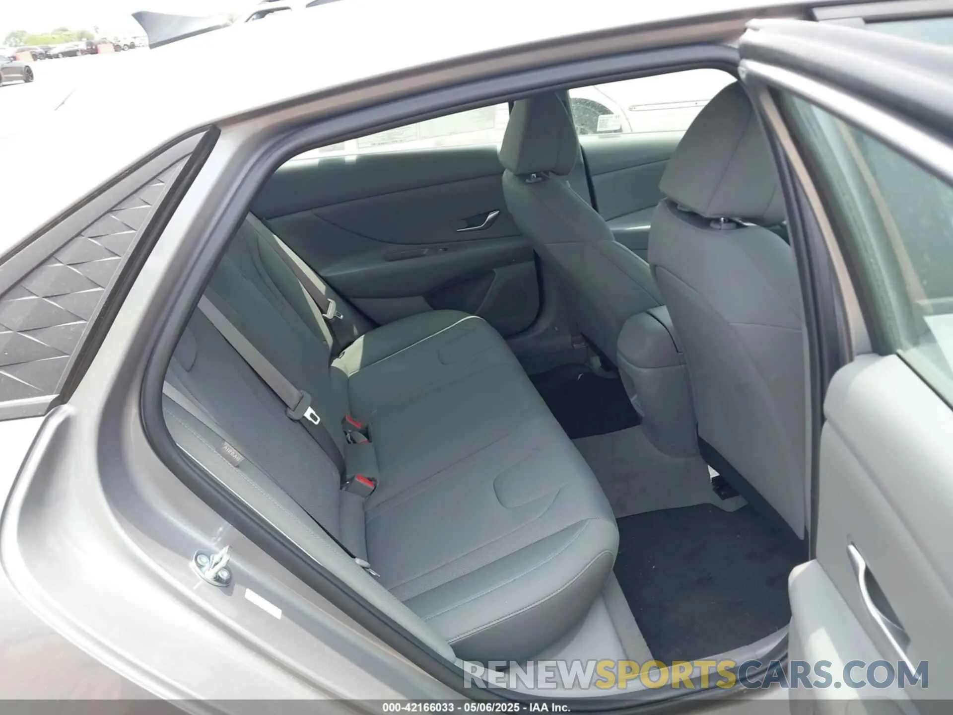 8 Photograph of a damaged car KMHLL4DG2SU948636 HYUNDAI ELANTRA 2025