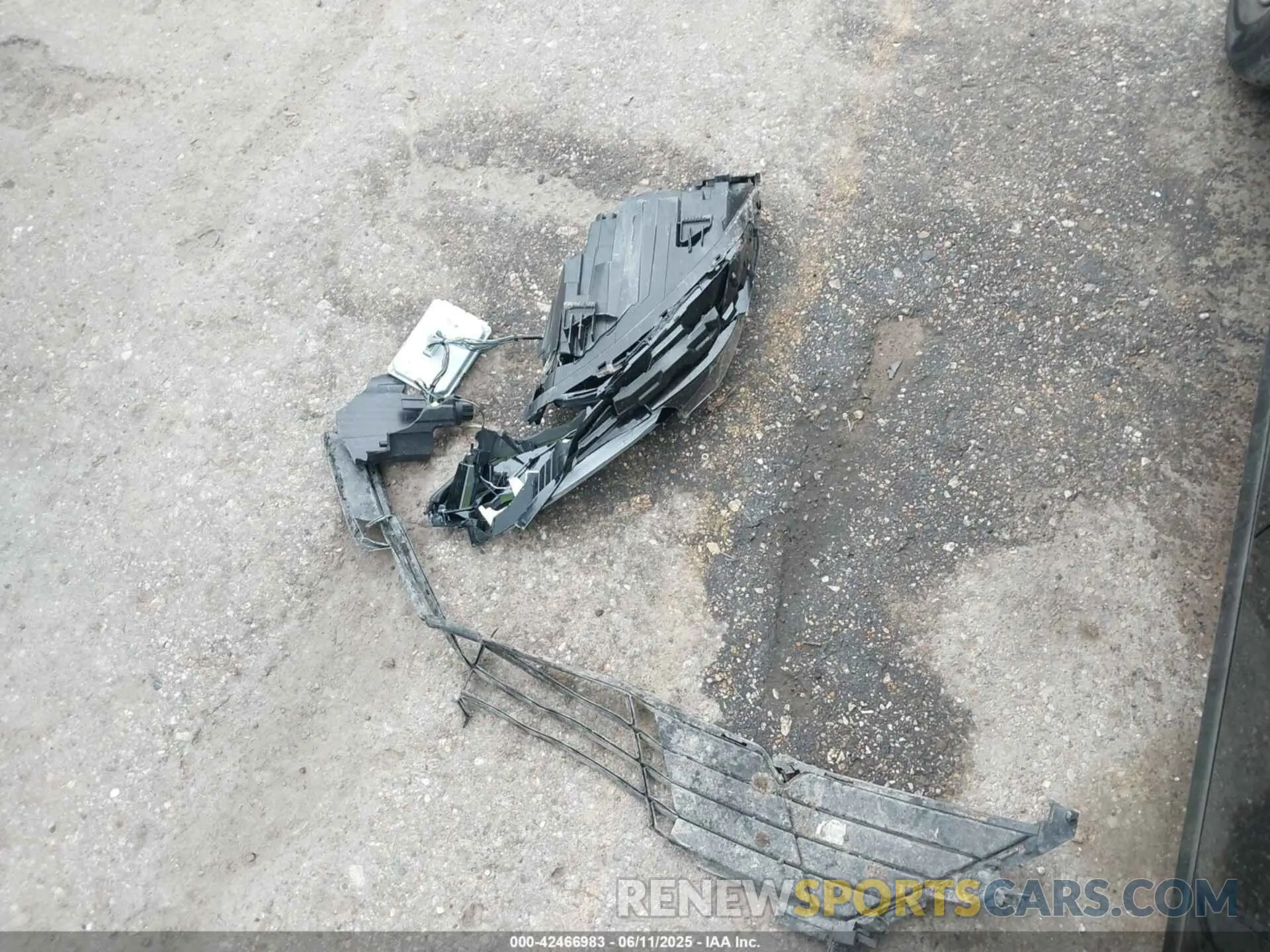 12 Photograph of a damaged car KMHLL4DG2SU971169 HYUNDAI ELANTRA 2025