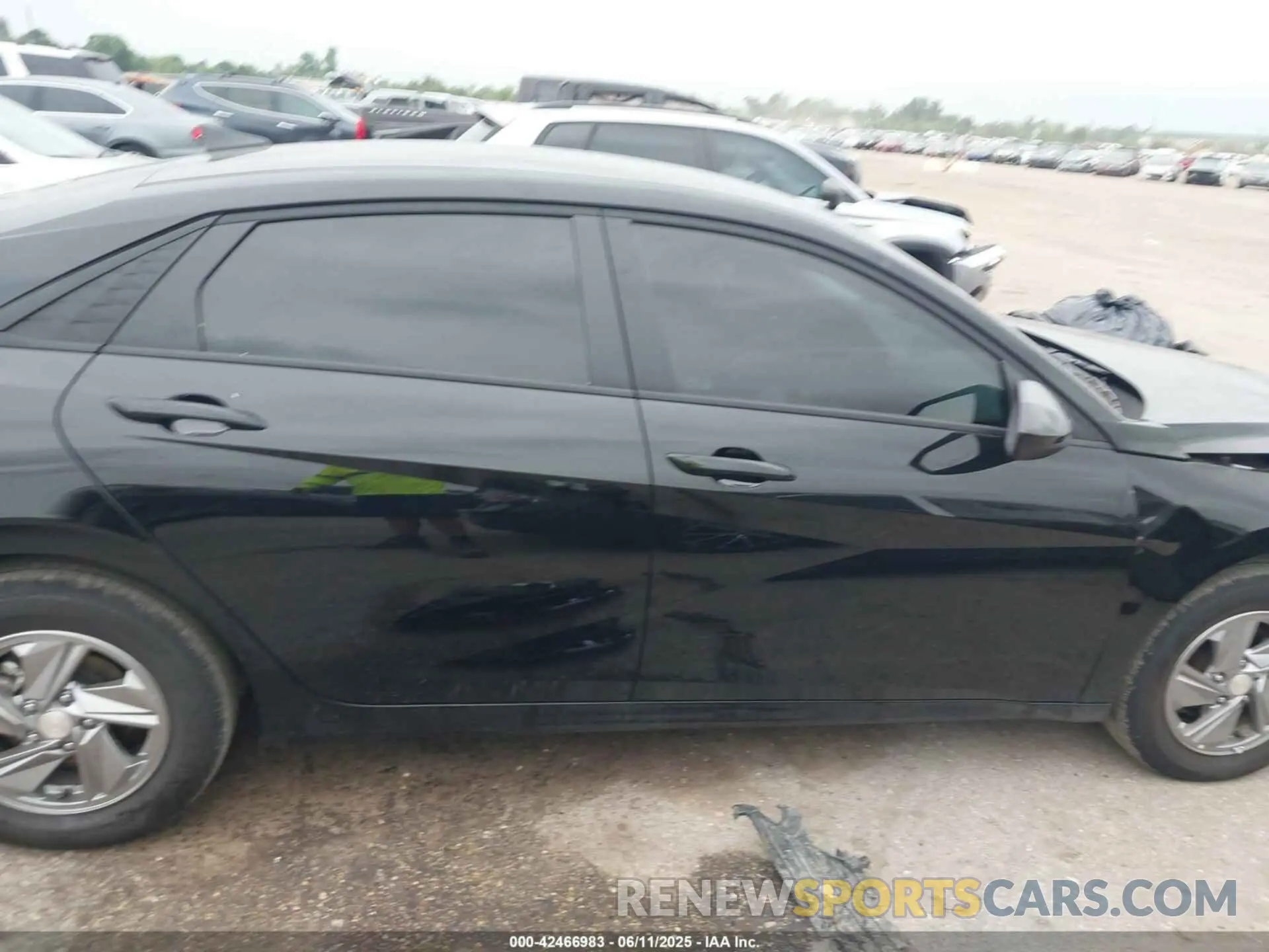 14 Photograph of a damaged car KMHLL4DG2SU971169 HYUNDAI ELANTRA 2025