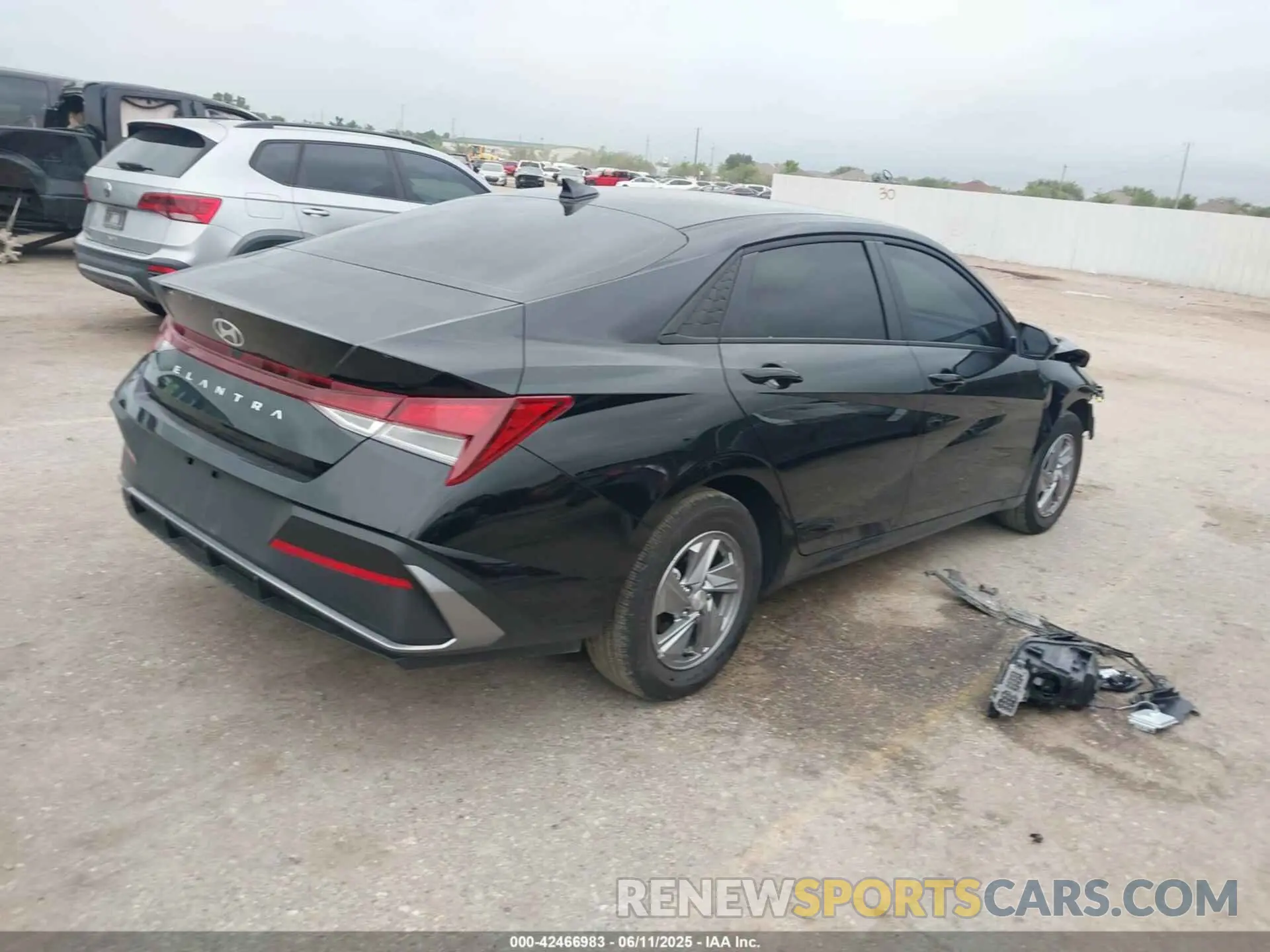 4 Photograph of a damaged car KMHLL4DG2SU971169 HYUNDAI ELANTRA 2025