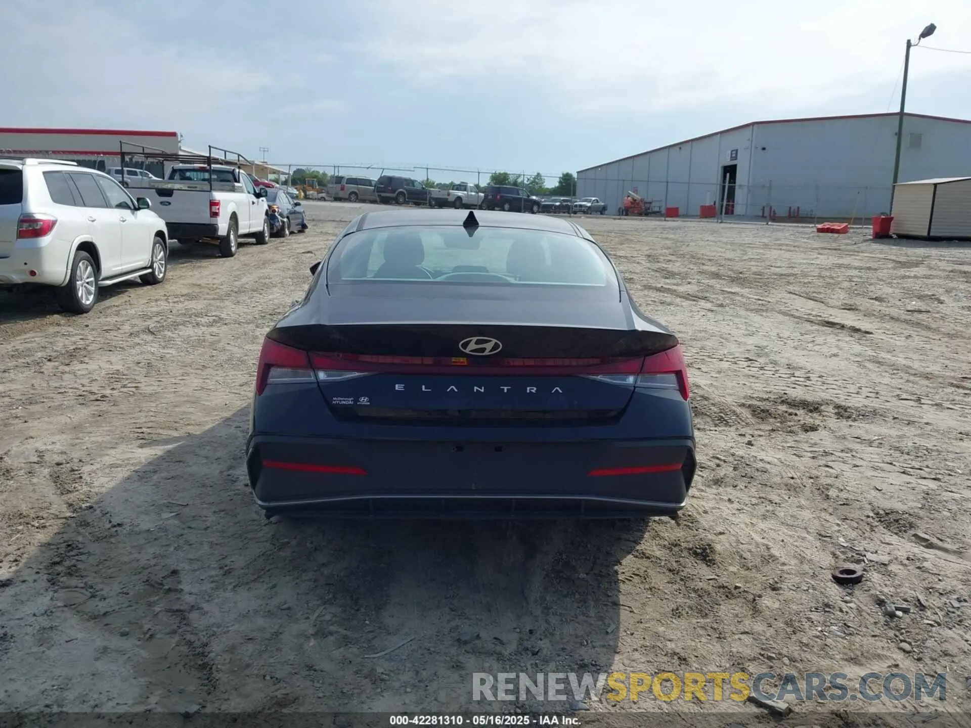 17 Photograph of a damaged car KMHLL4DG3SU887202 HYUNDAI ELANTRA 2025