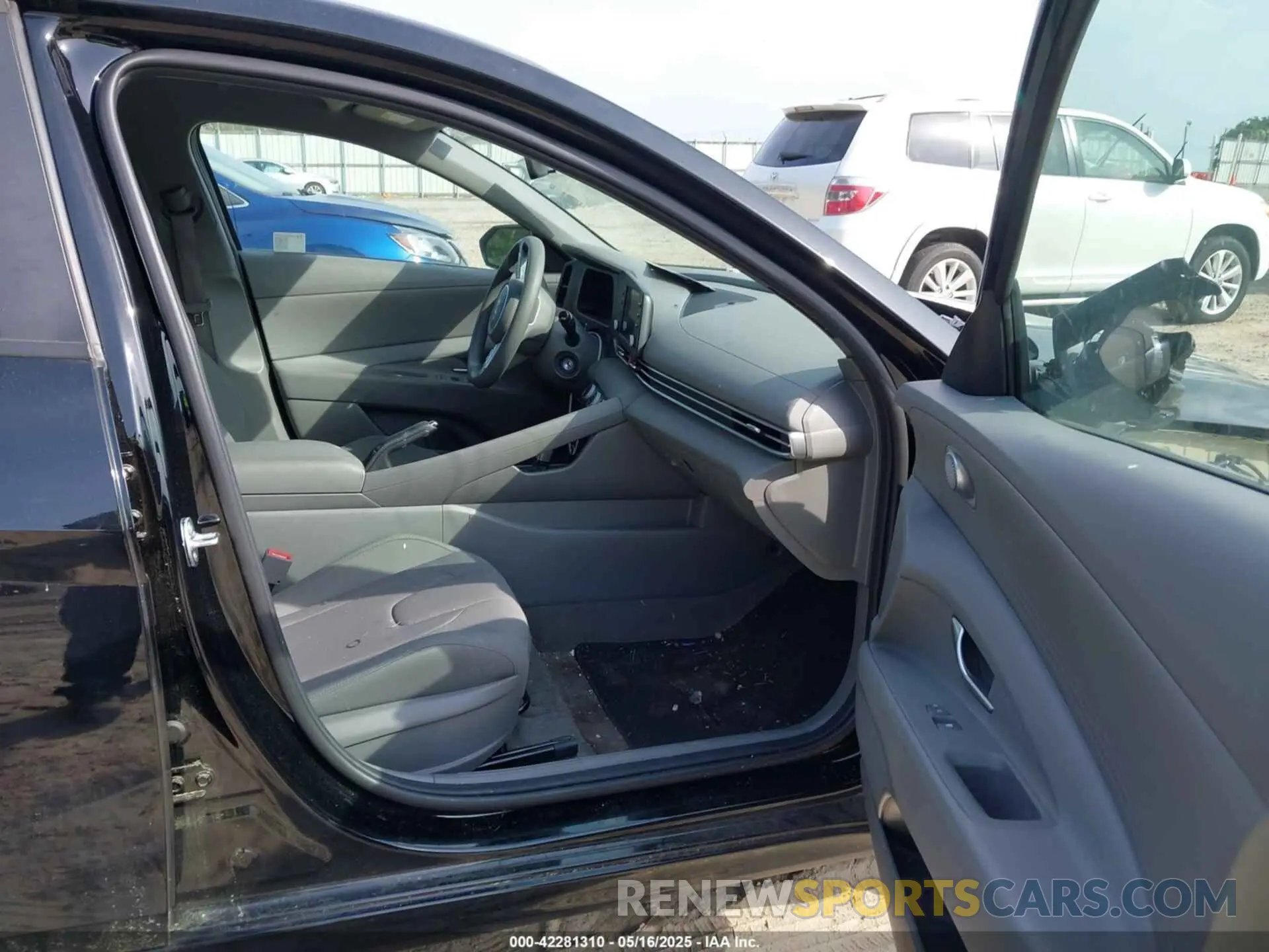 5 Photograph of a damaged car KMHLL4DG3SU887202 HYUNDAI ELANTRA 2025