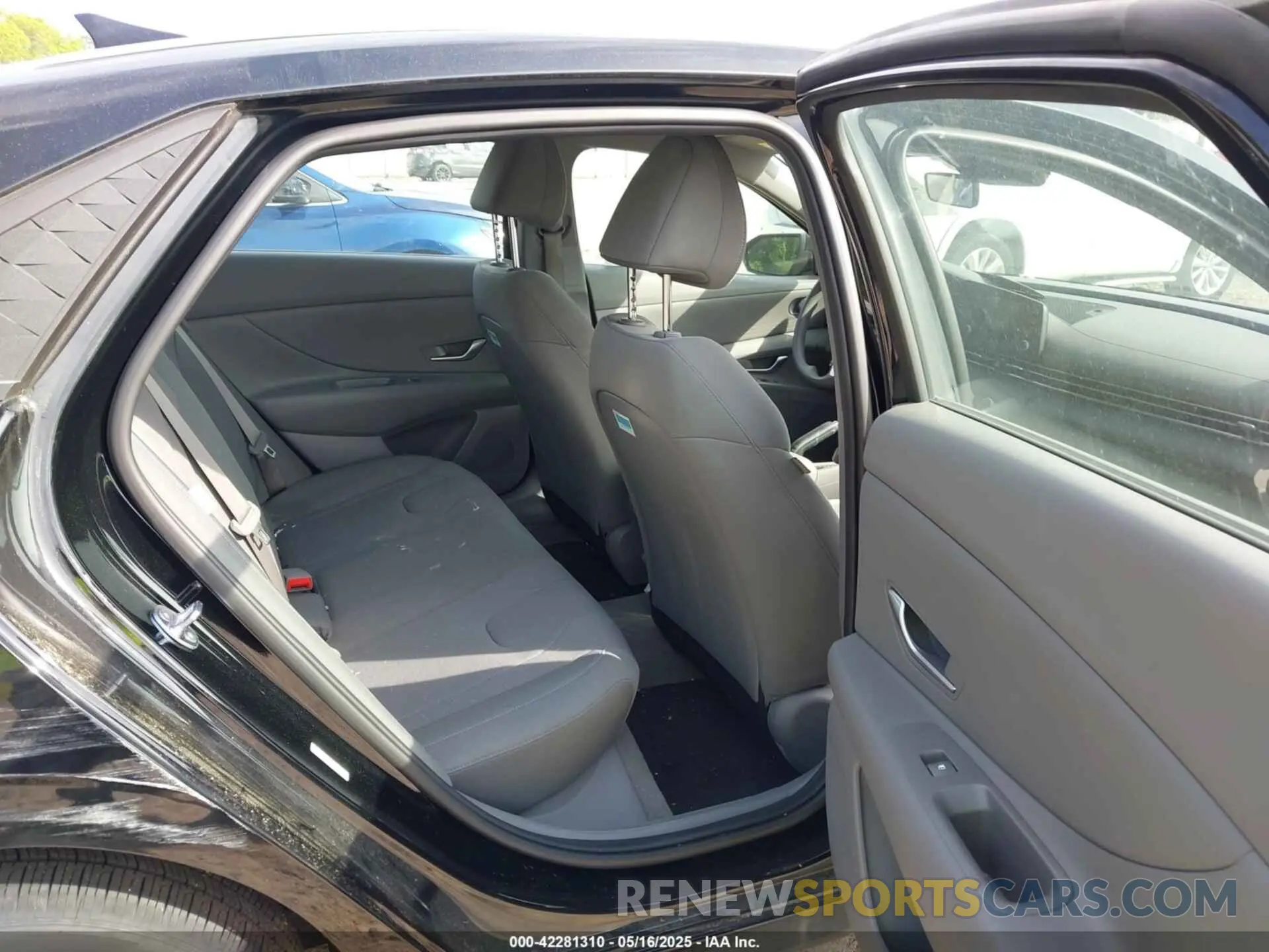 8 Photograph of a damaged car KMHLL4DG3SU887202 HYUNDAI ELANTRA 2025